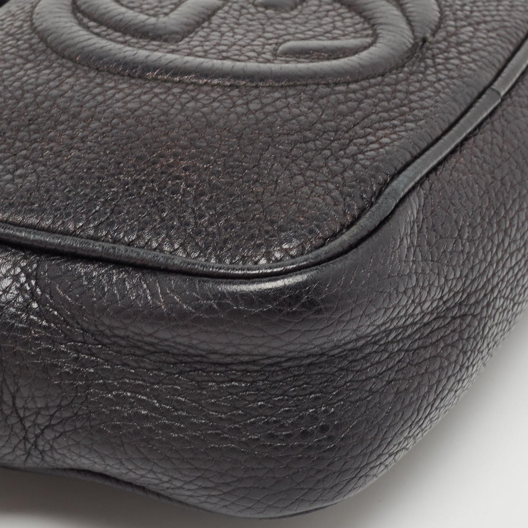 Gucci - Mini sac à bandoulière Soho Disco en cuir noir en vente 6