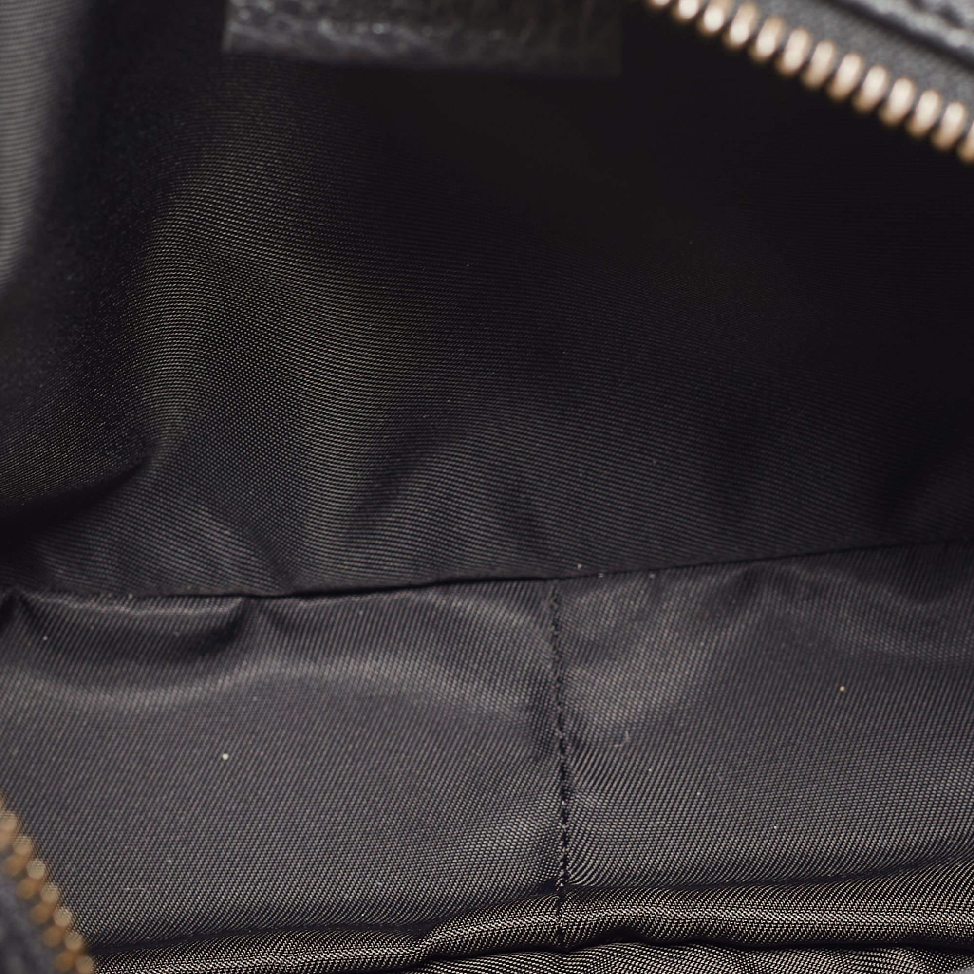 Gucci Black Leather Mini Soho Disco Shoulder Bag In Good Condition For Sale In Dubai, Al Qouz 2