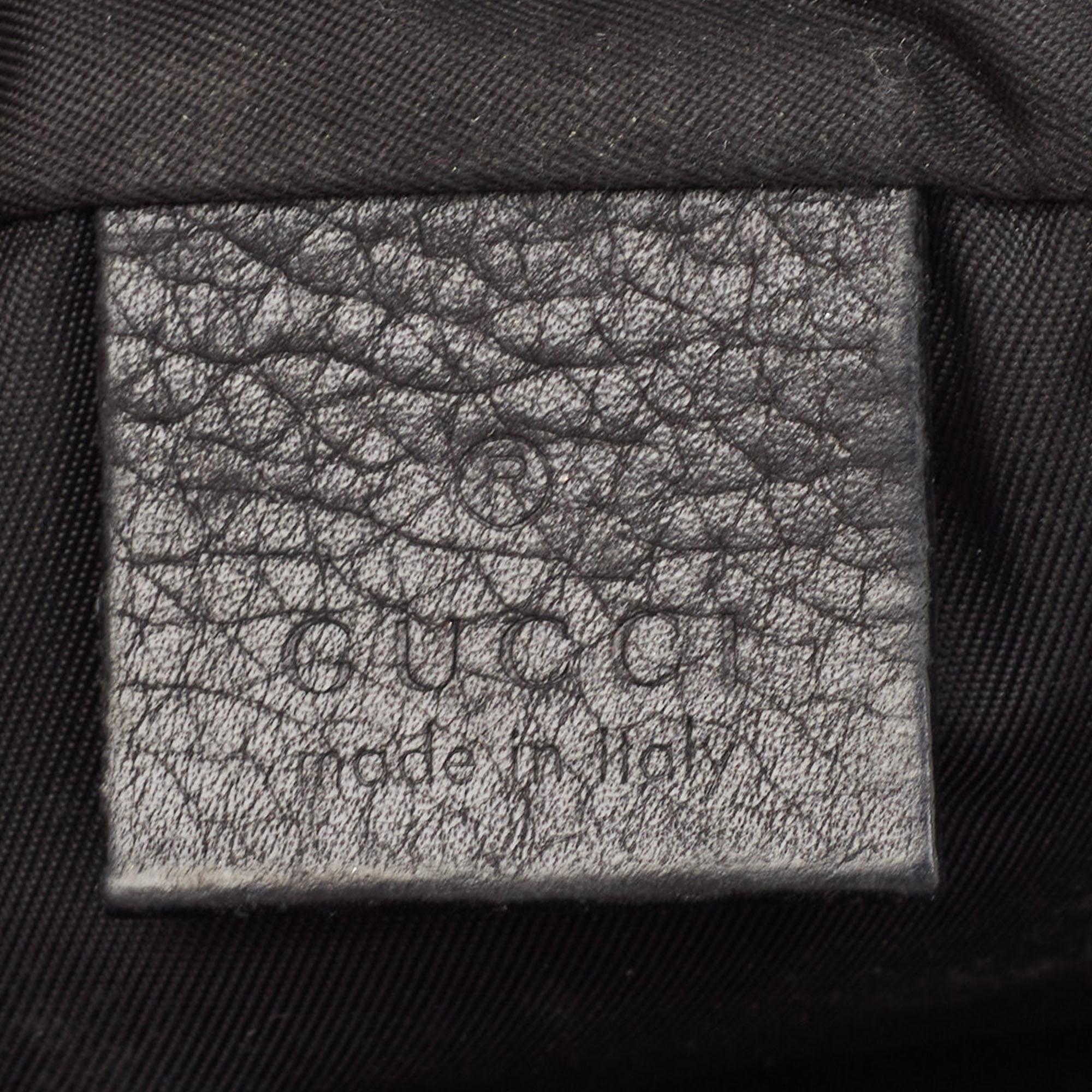 Gucci - Mini sac à bandoulière Soho Disco en cuir noir en vente 1