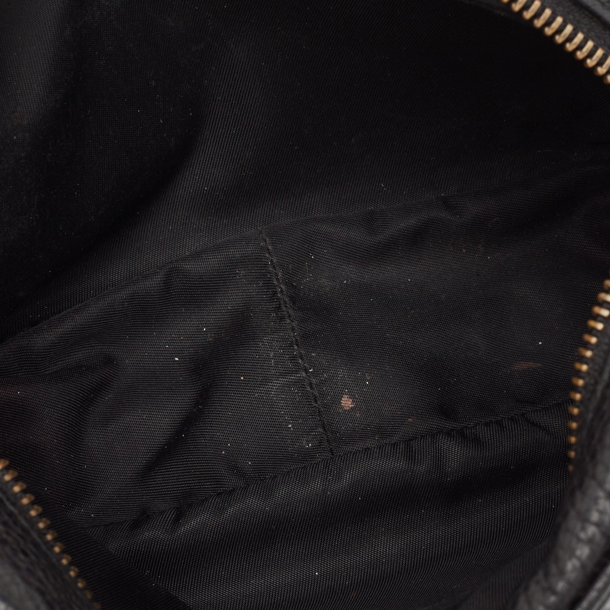 Gucci - Mini sac à bandoulière Soho Disco en cuir noir en vente 3