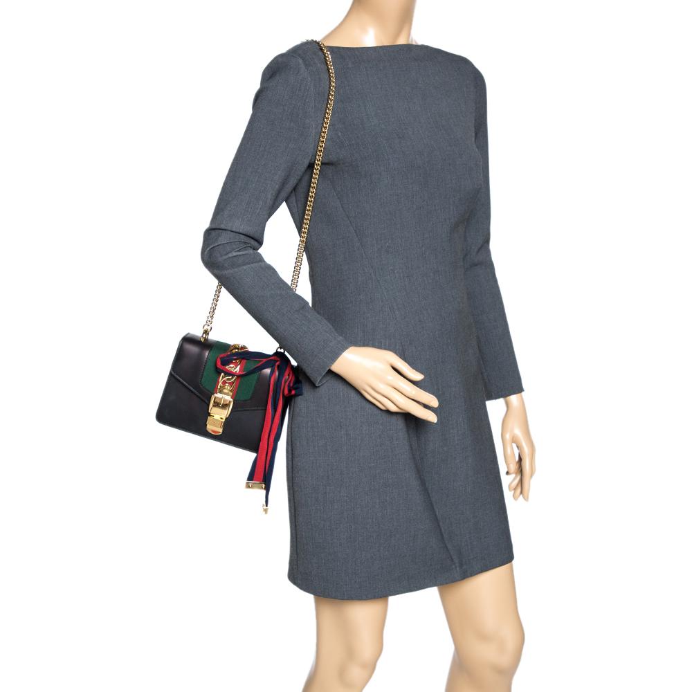 Gucci Black Leather Mini Web Chain Sylvie Shoulder Bag In Good Condition In Dubai, Al Qouz 2