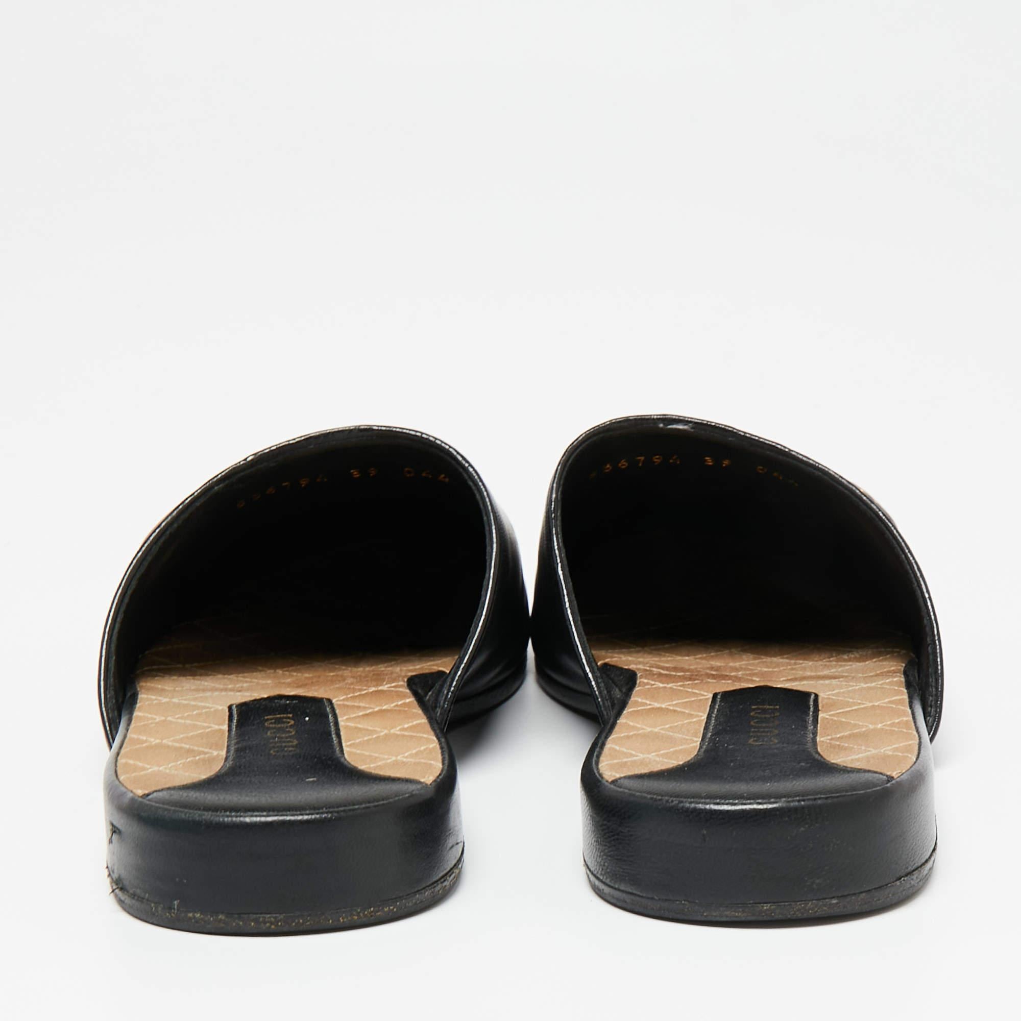 Gucci Black Leather NY Yankees Patch Flat Mules Size 39 In Good Condition In Dubai, Al Qouz 2