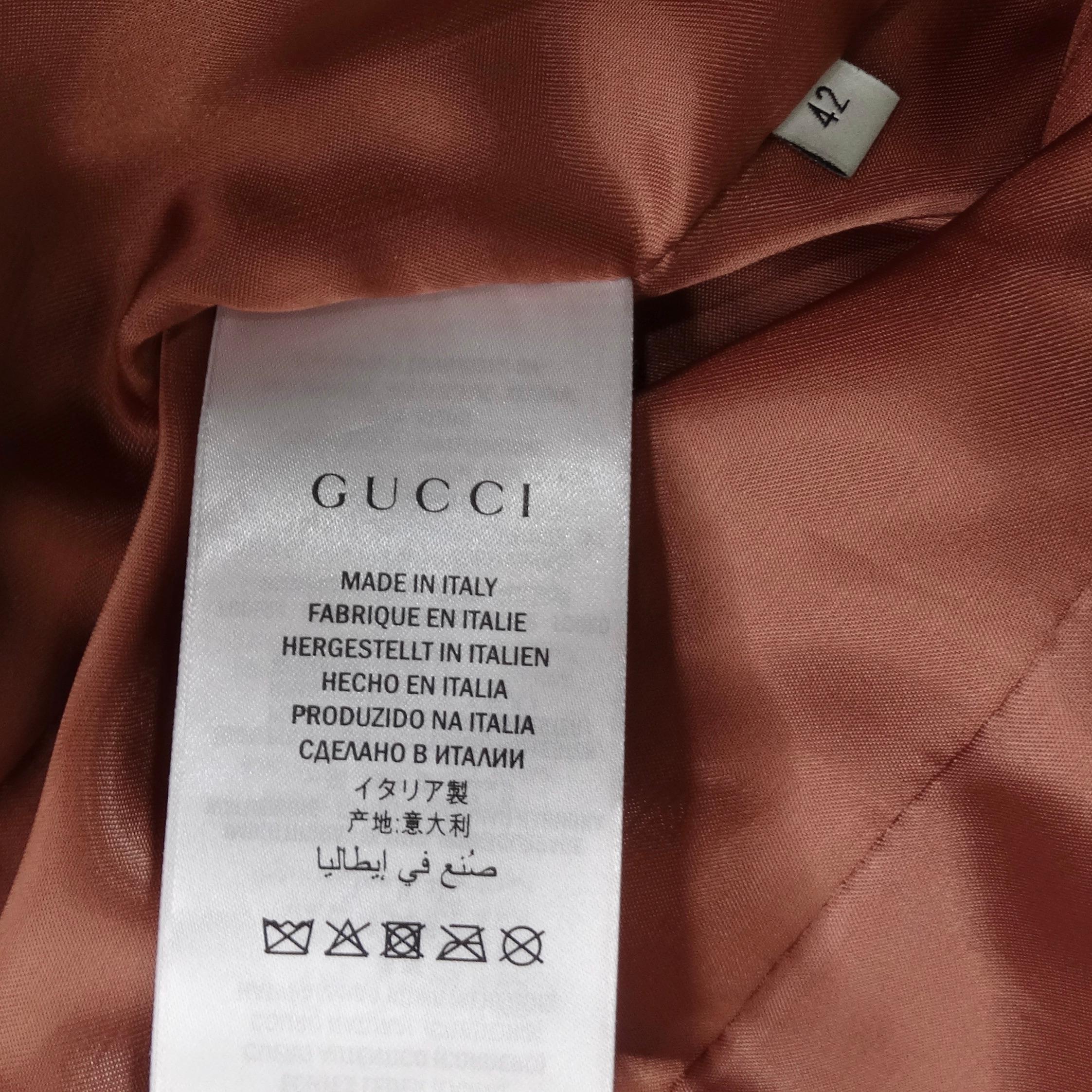 Gucci - Veste en cuir noir avec logo en forme de perle en vente 10