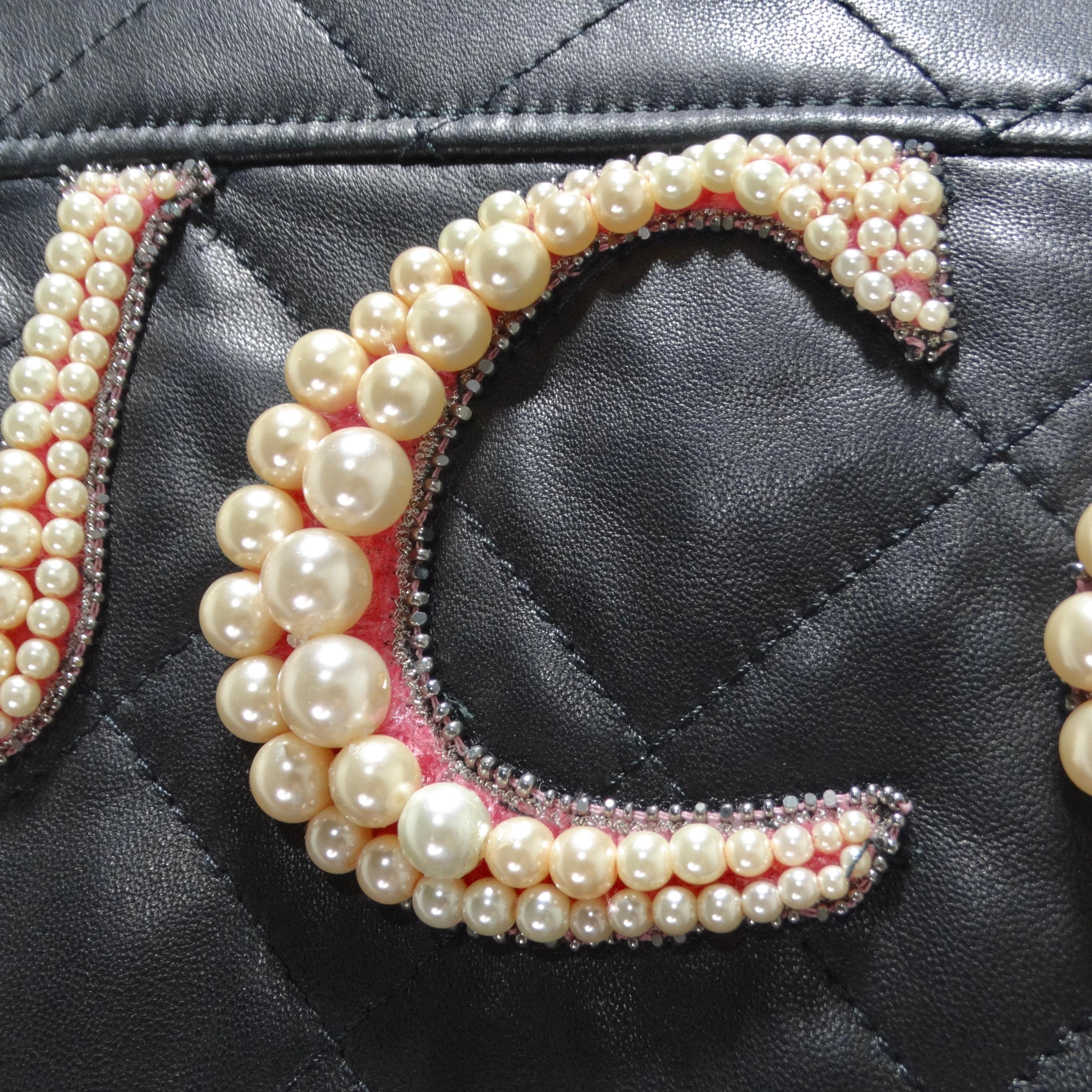 Gucci - Veste en cuir noir avec logo en forme de perle en vente 4