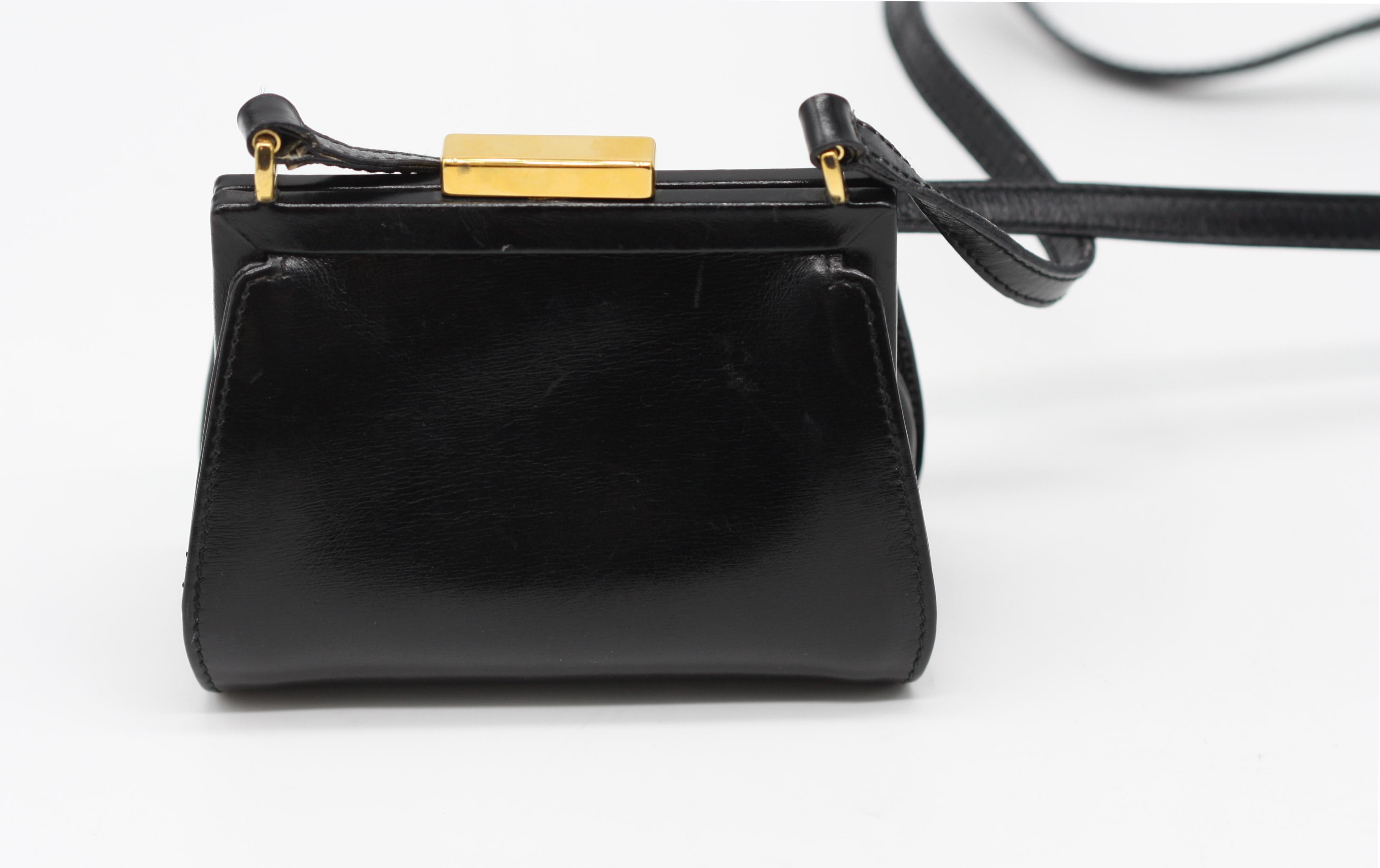 Women's or Men's Gucci Black Leather Petite Handbag For Sale