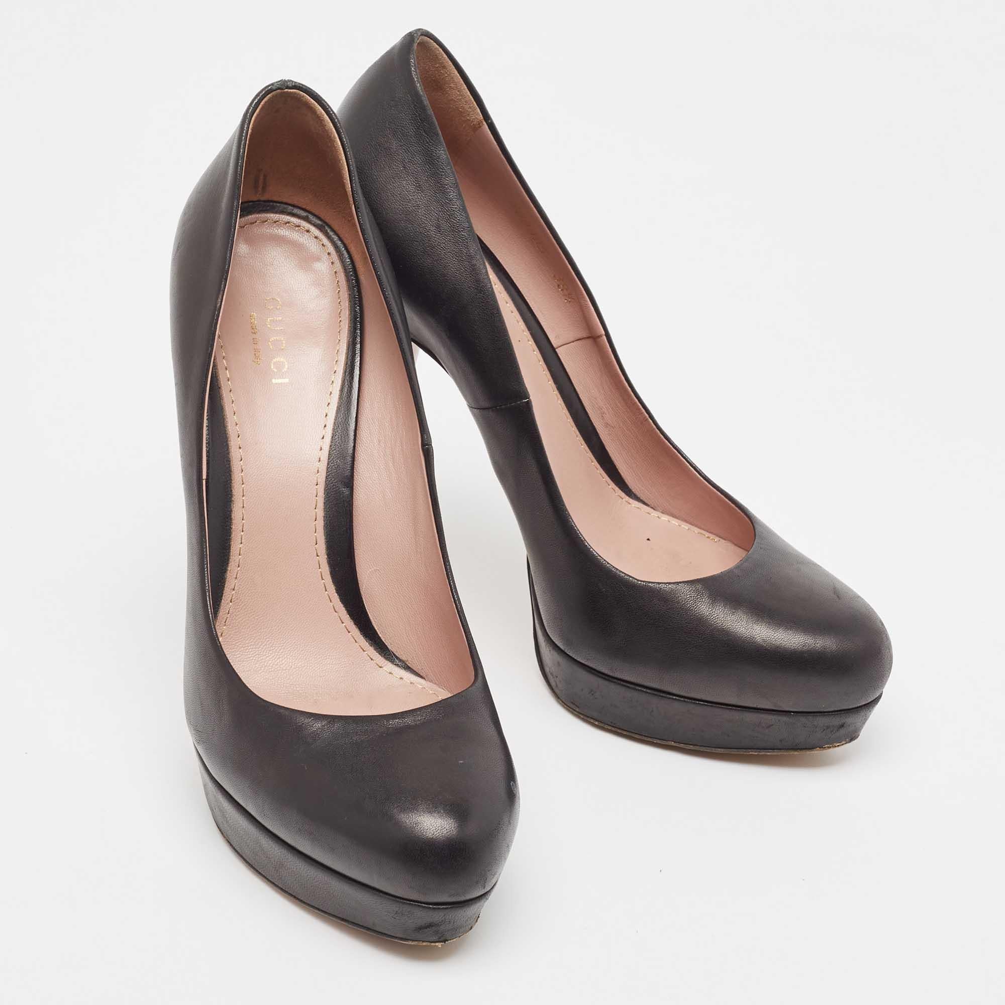 Gucci - Escarpins en cuir noir à plateforme et bouts ronds - Taille 38,5 État moyen - En vente à Dubai, Al Qouz 2