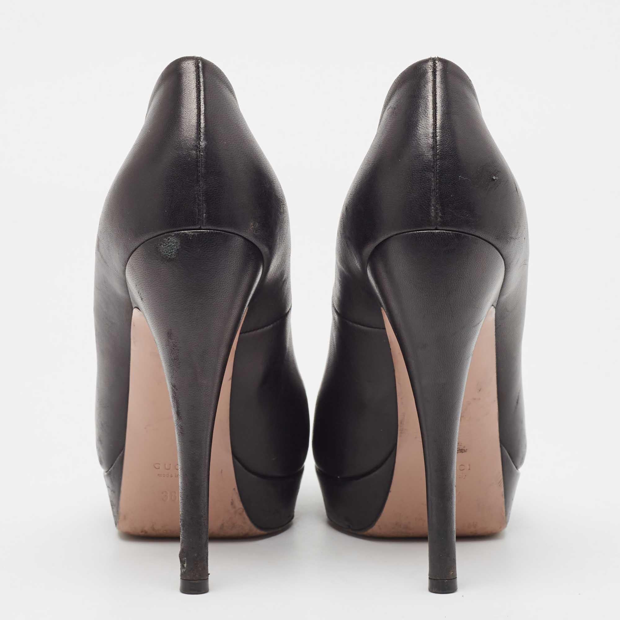 Gucci - Escarpins en cuir noir à plateforme et bouts ronds - Taille 38,5 Pour femmes en vente