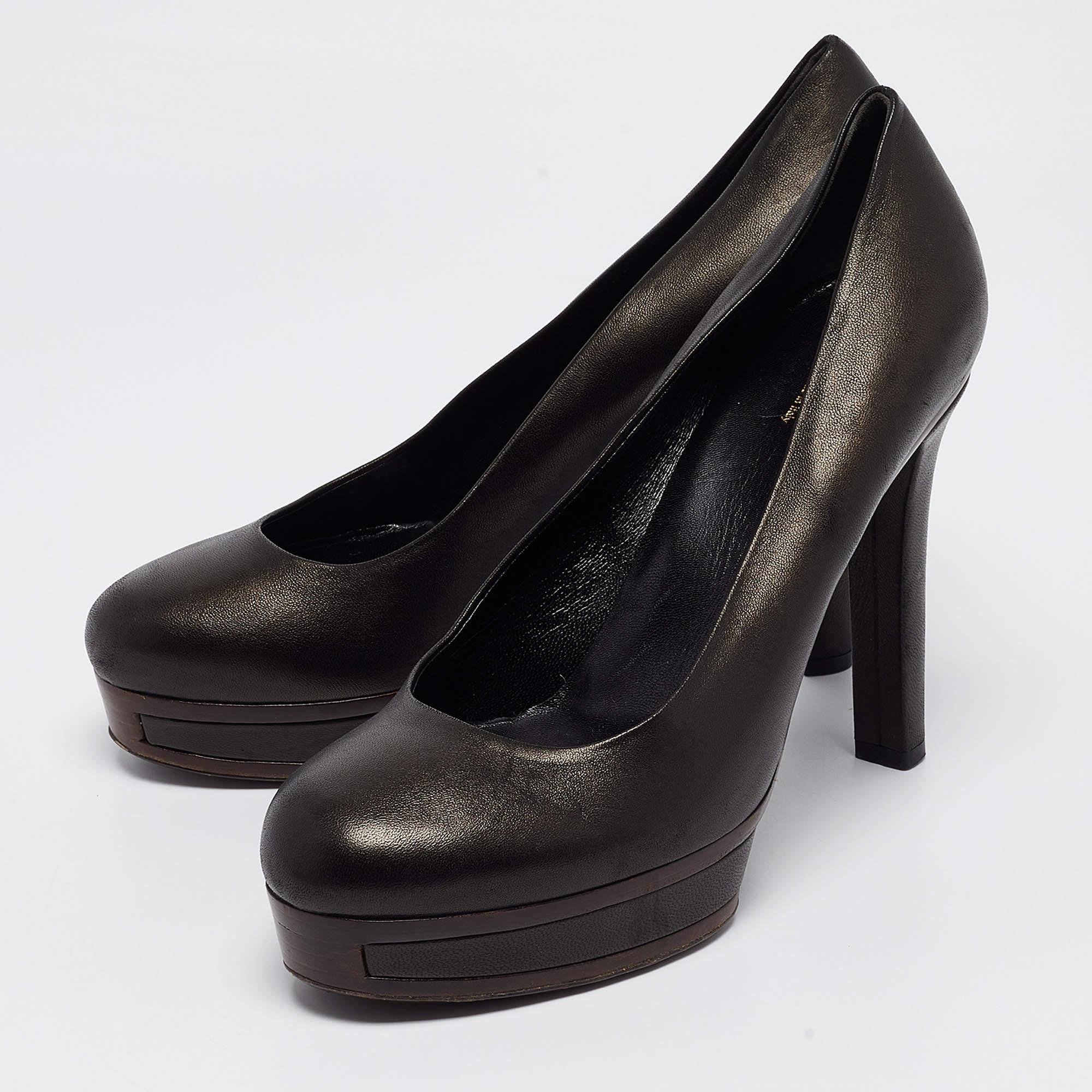 Make a chic style statement with these designer pumps. They showcase sturdy heels and durable soles perfect for your fashionable outings
