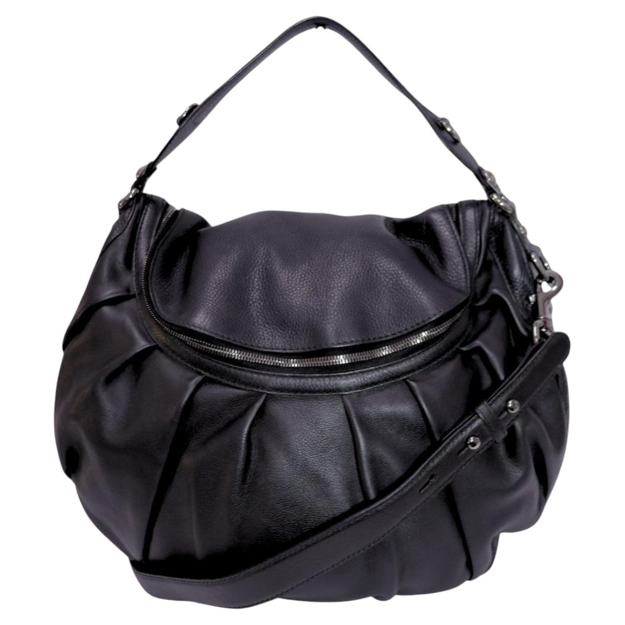 Sac à bandoulière hobo plissé en cuir noir Gucci