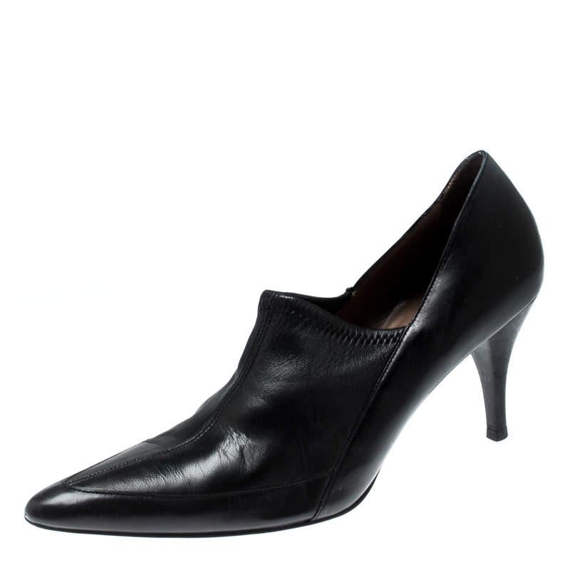 This pair of pumps designed from luxurious leather is an eternal classic. This pair of Gucci loafer pumps adds a dramatic appeal to your entire look. Comfort and sophistication come together when you pick this black pair.