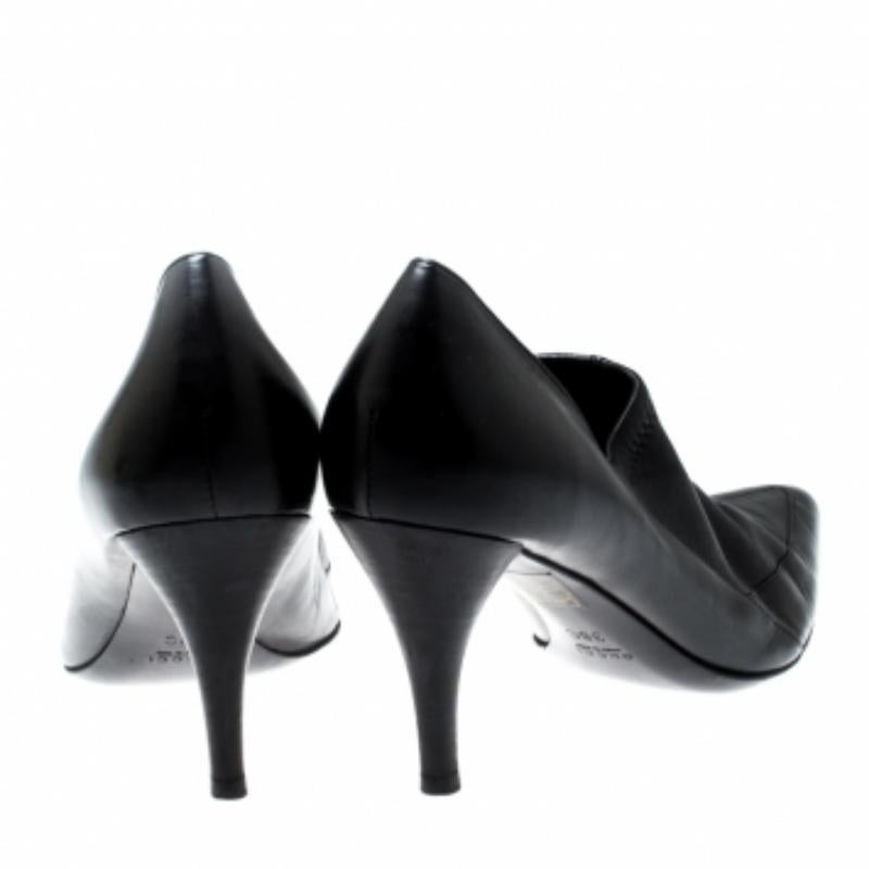 Gucci Pumps a punta in pelle nera taglia 38 In condizioni discrete in vendita a Dubai, Al Qouz 2