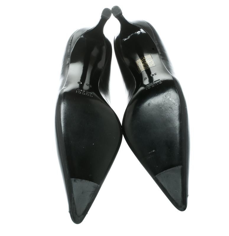 Women's Gucci Black Leather Pointed Toe Pumps Size 34 For Sale