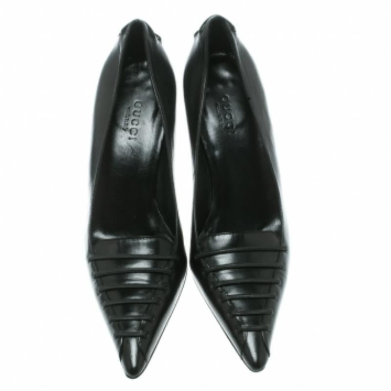 Gucci Escarpins à bout pointu en cuir noir Taille 34 en vente 1