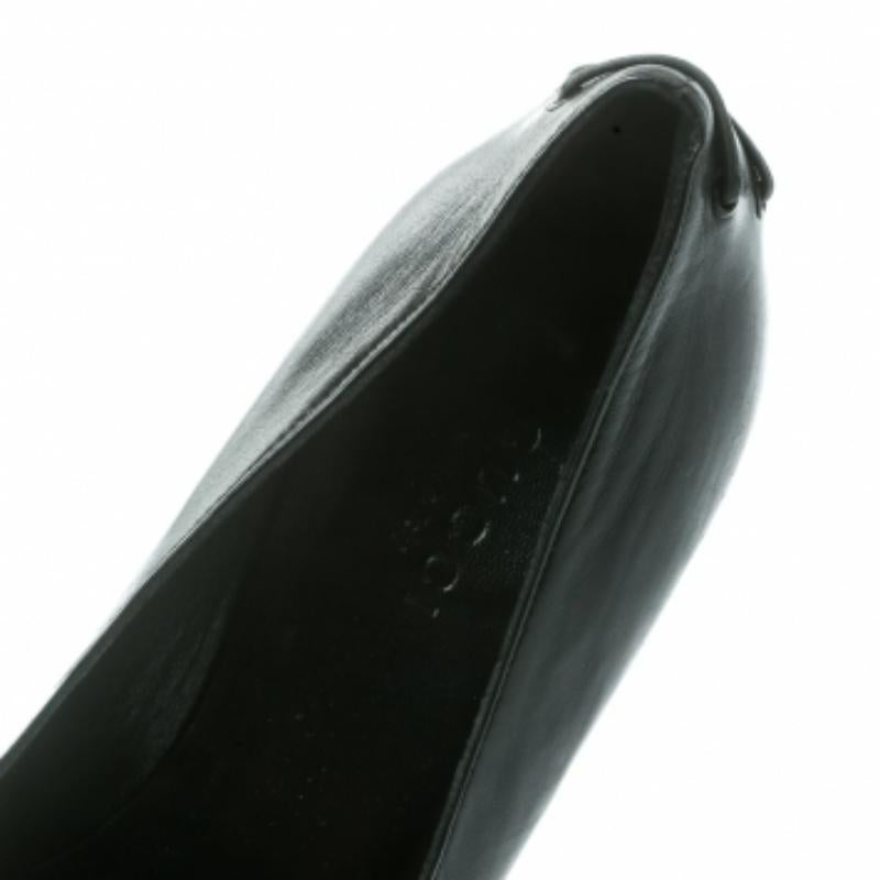 Gucci Escarpins à bout pointu en cuir noir Taille 34 en vente 2