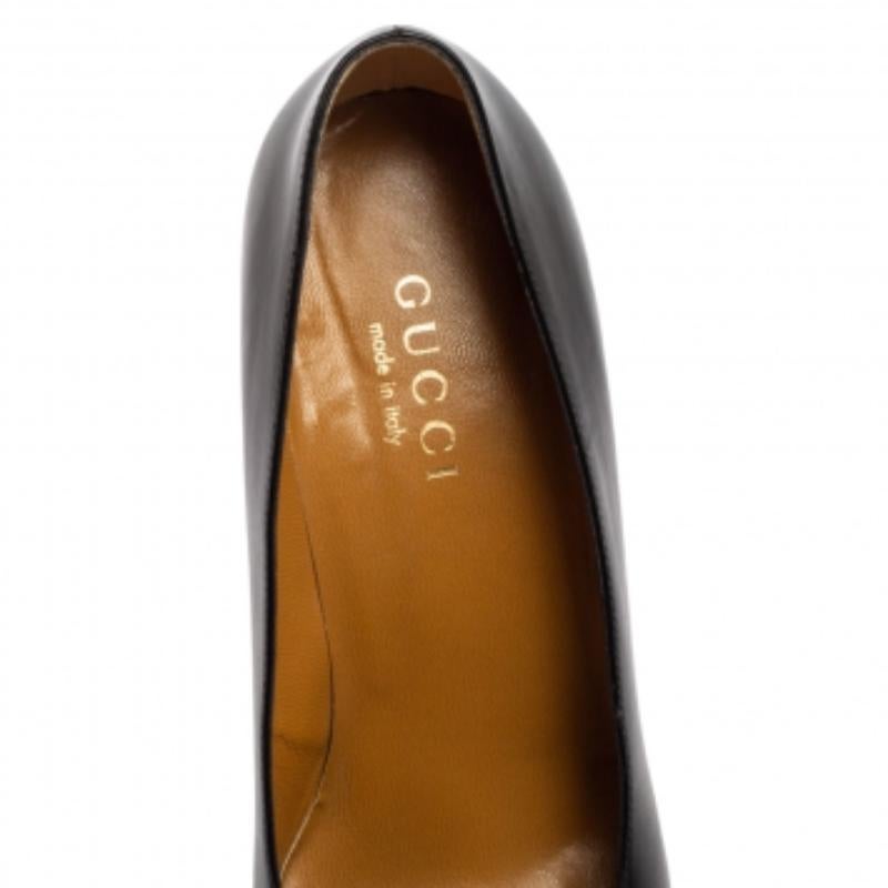 Gucci Escarpins à bout pointu en cuir noir Taille 39 Bon état - En vente à Dubai, Al Qouz 2