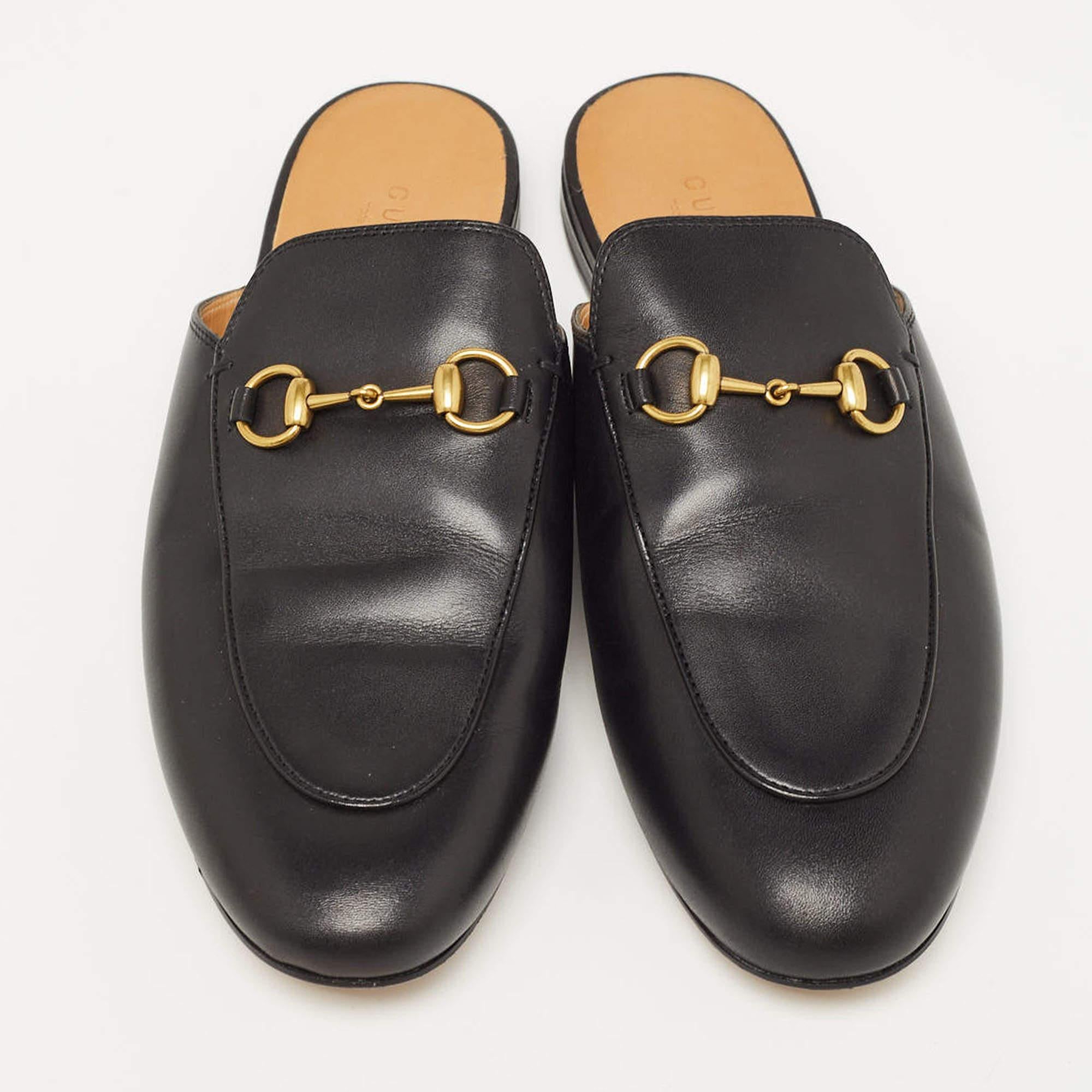 Give your outfit a luxe update with this pair of Gucci mules. The shoes are sewn perfectly to help you make a statement in them for a long time.

