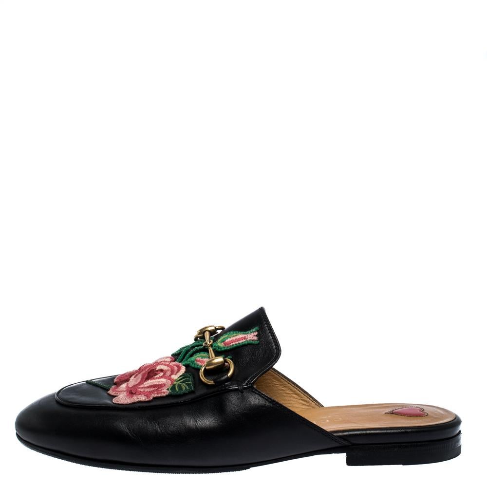 These Gucci Princetown mules are a fresh update on the perennially chic Gucci horsebit loafers. These shoes are enhanced by a gold-tone horsebit detail that has defined the Gucci collection since the very beginning. Featuring a flower-embroidered