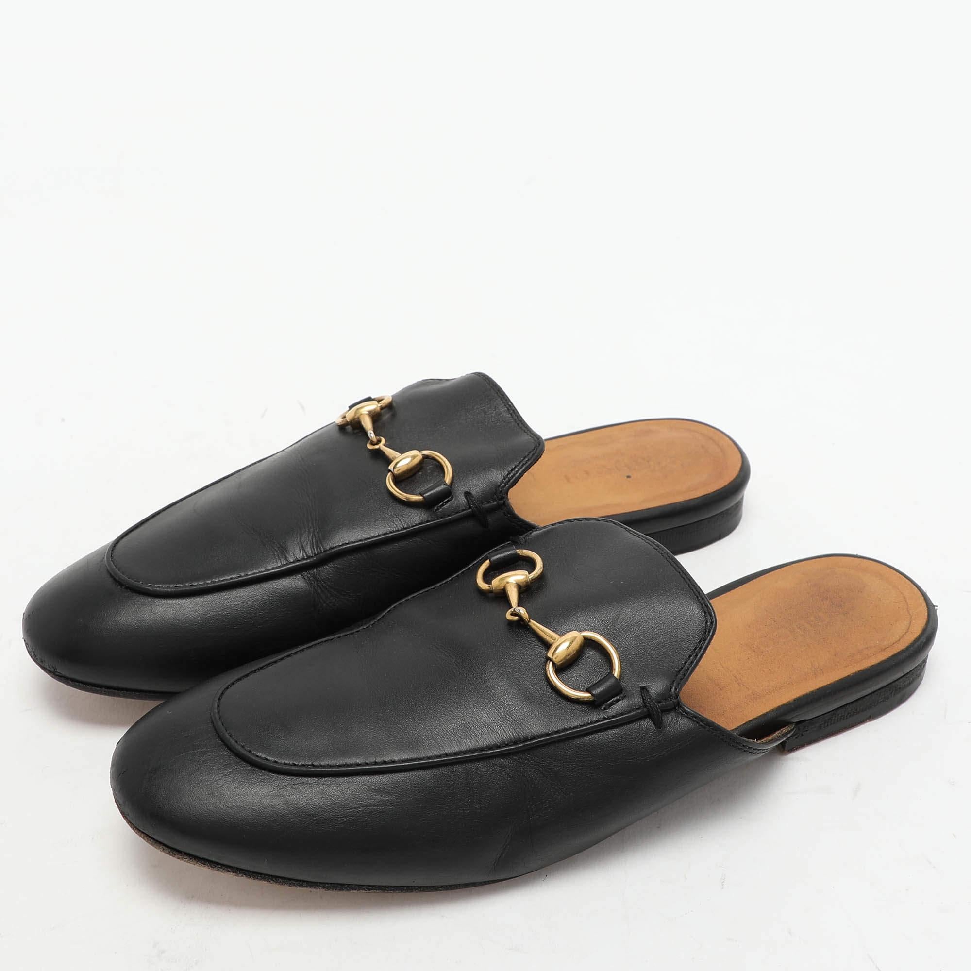 These Gucci Princetown mules signify luxury and practicality. An ultimate favourite of style enthusiasts its silhouette gets a luxe update with the Horsebit motif on the uppers. It comes made from leather and features a slip on fitting.