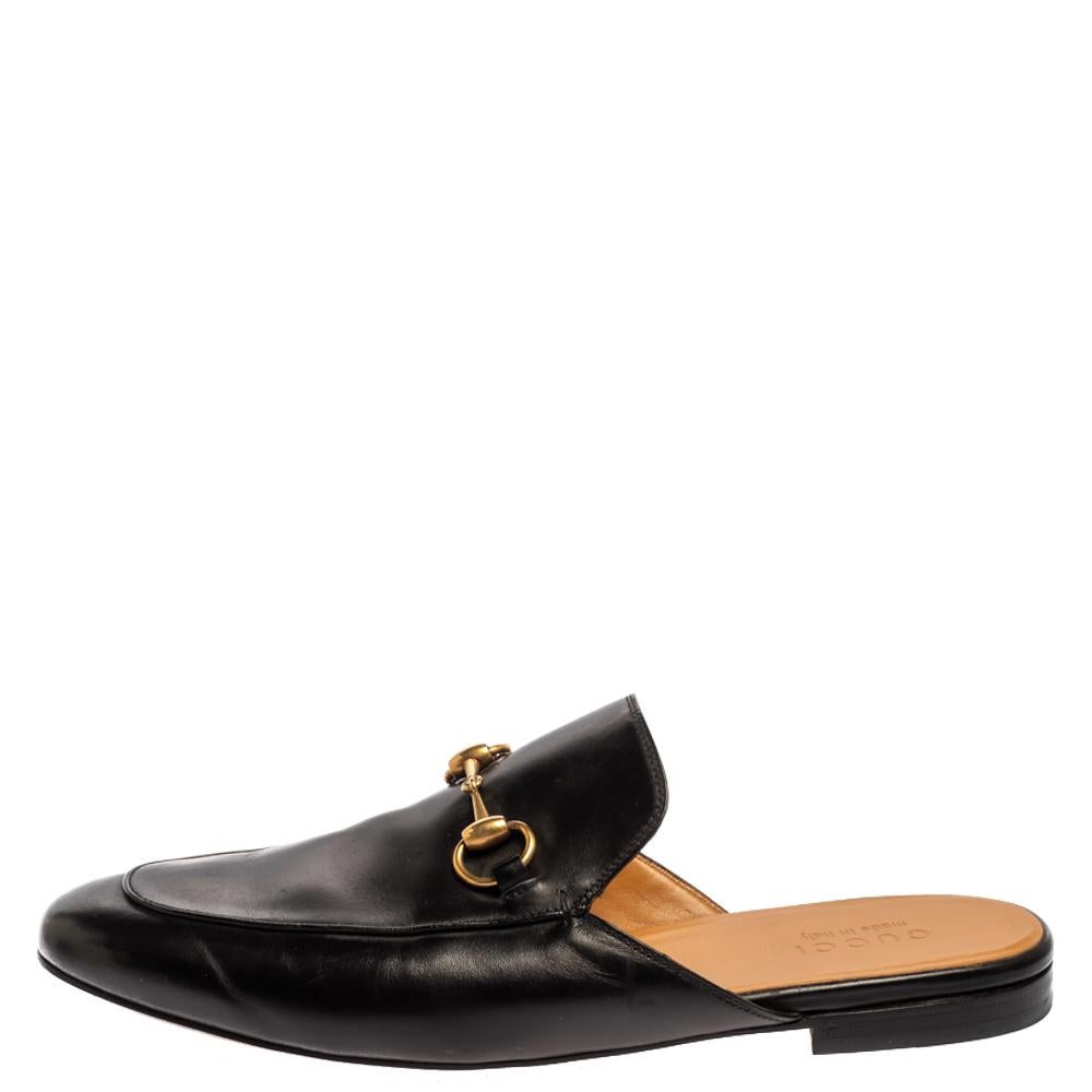 These Gucci Princetown mules are a fresh update on the perennially chic Gucci horsebit loafers. These shoes are enhanced by a gold-tone horsebit detail that has defined the Gucci collection since the very beginning. Featuring a black leather body