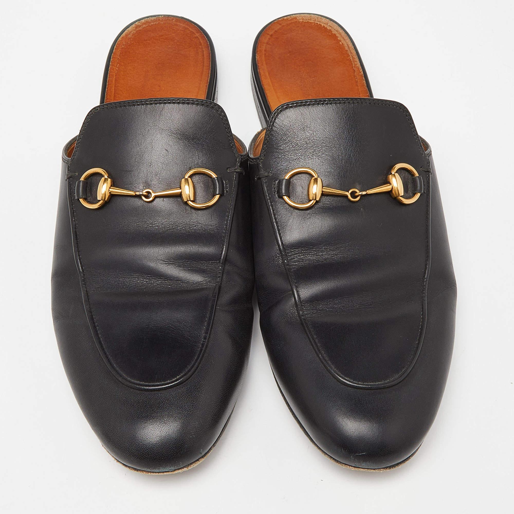 These Gucci Princetown mules signify luxury and practicality. An ultimate favourite of style enthusiasts, its silhouette gets a luxe update with the Horsebit motif on the uppers, and its charm is enhanced with gold-tone accents. It comes made from