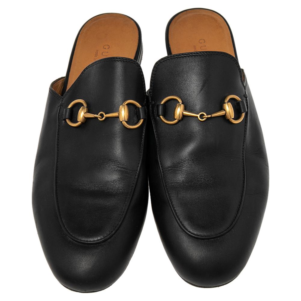 These Gucci Princetown mules are a fresh update on the perennially chic Gucci loafers. They are enhanced by the signature Horsebit hardware details that have defined the Gucci collection since the very beginning. Featuring a leather body, these