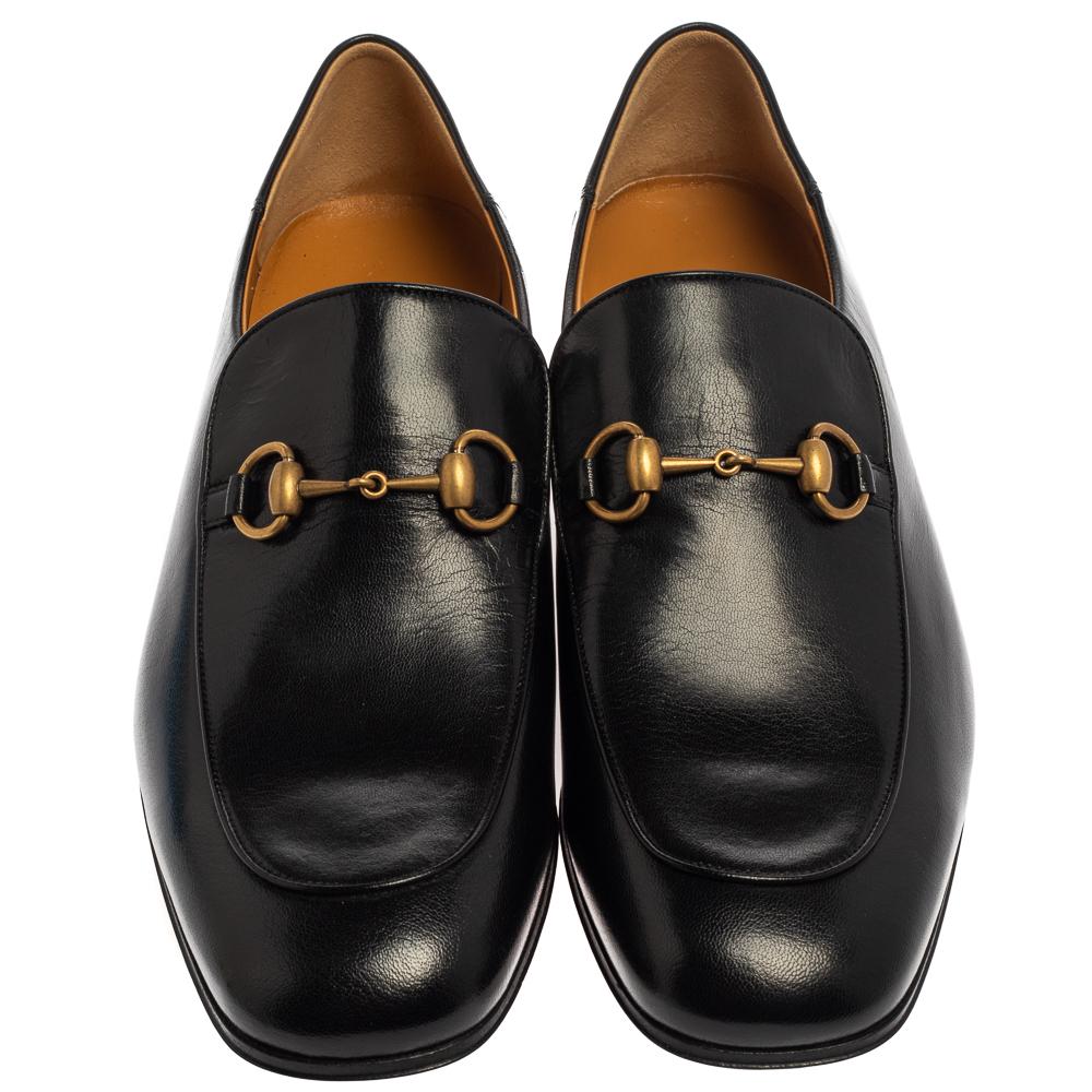 Exquisite and well-crafted, these Quentin Gucci loafers are worth owning. They have been crafted from leather and they come flaunting a classy black shade with the signature Horsebit accents on the vamps. Endowed with comfortable insoles, the