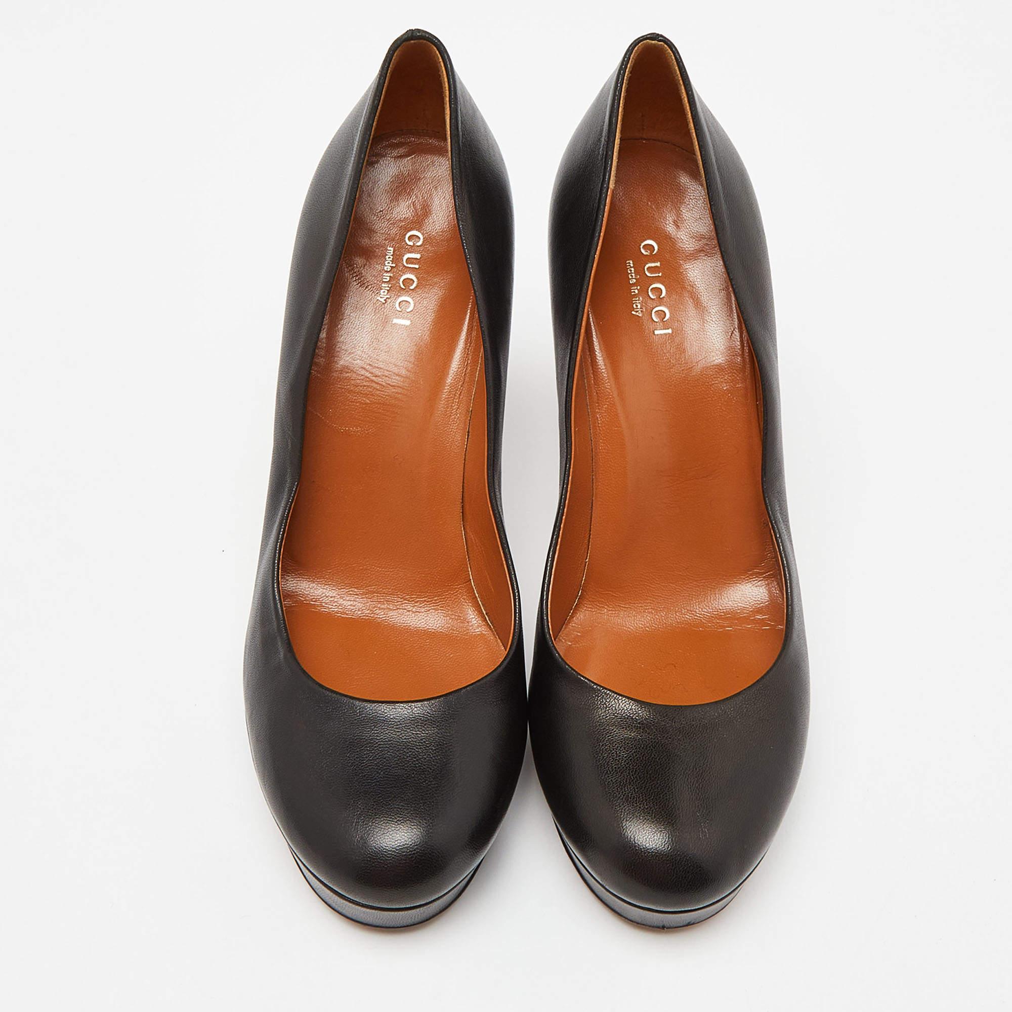 Schwarze Gucci Plateau-Pumps aus Leder mit runder Zehe Größe 37,5 im Zustand „Relativ gut“ im Angebot in Dubai, Al Qouz 2