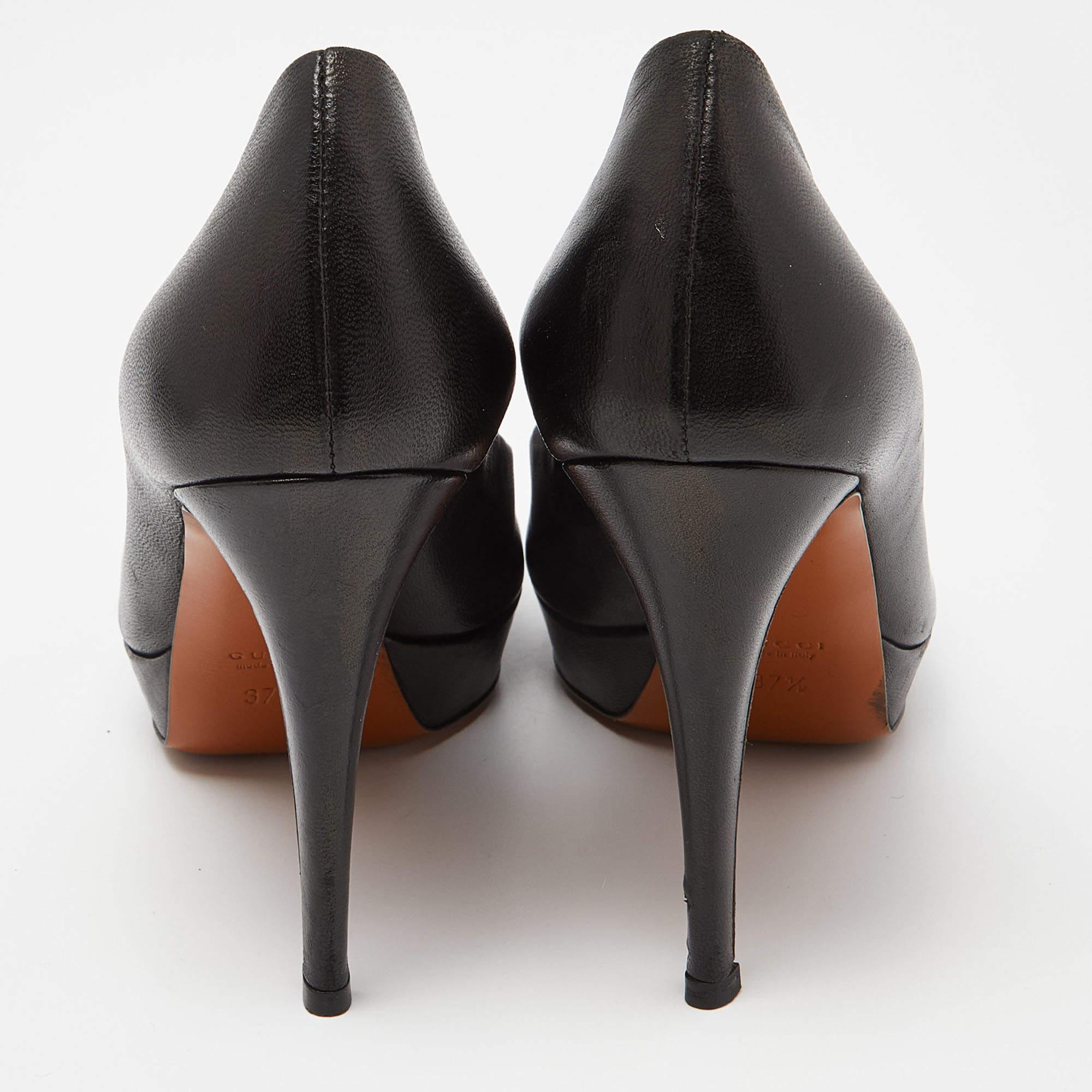 Schwarze Gucci Plateau-Pumps aus Leder mit runder Zehe Größe 37,5 im Angebot 1