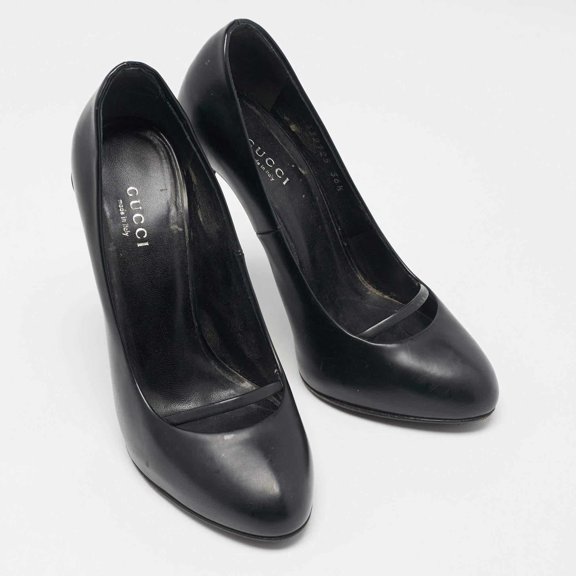 Gucci, pelle nera, punta tonda, pompe taglia 36.5 In condizioni discrete in vendita a Dubai, Al Qouz 2