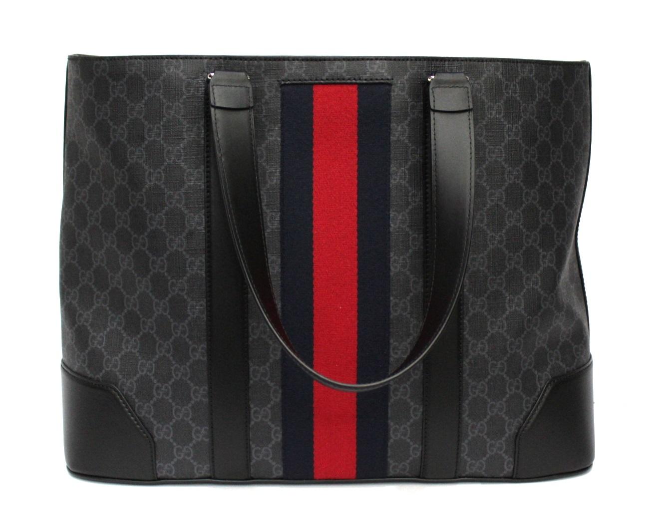 Gucci sports shopper made of classic supreme GG canvas with black leather details and web band decoration.

Magnetic button closure, internally very large. Equipped with double leather handle with silver hardware.

Comfortable and capacious, perfect