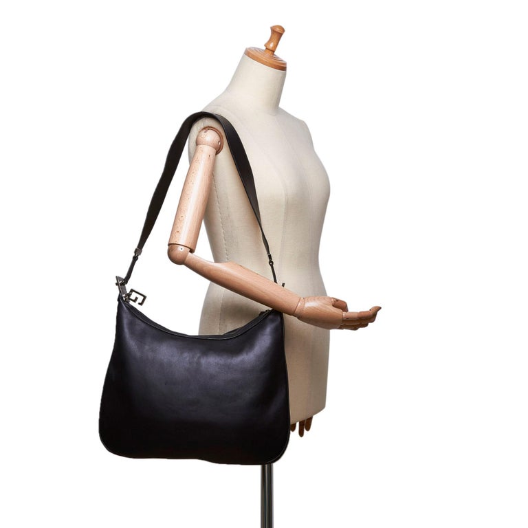 Gucci Black Leather Shoulder Bag Italy w/ Dust Bag For Sale at 1stdibs