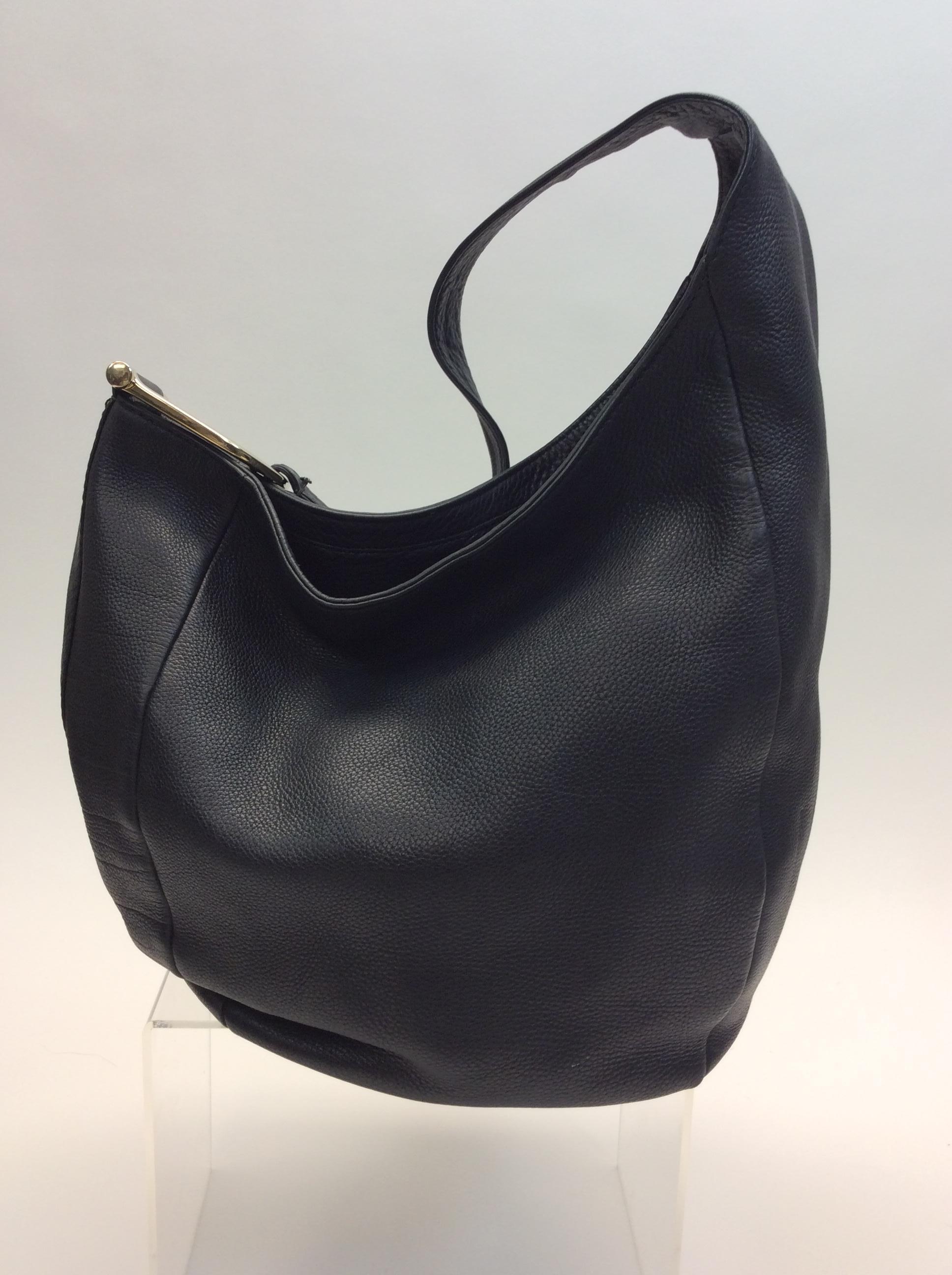 Gucci Black Leather Shoulder Bag with Horsebit Detail In Good Condition For Sale In Narberth, PA