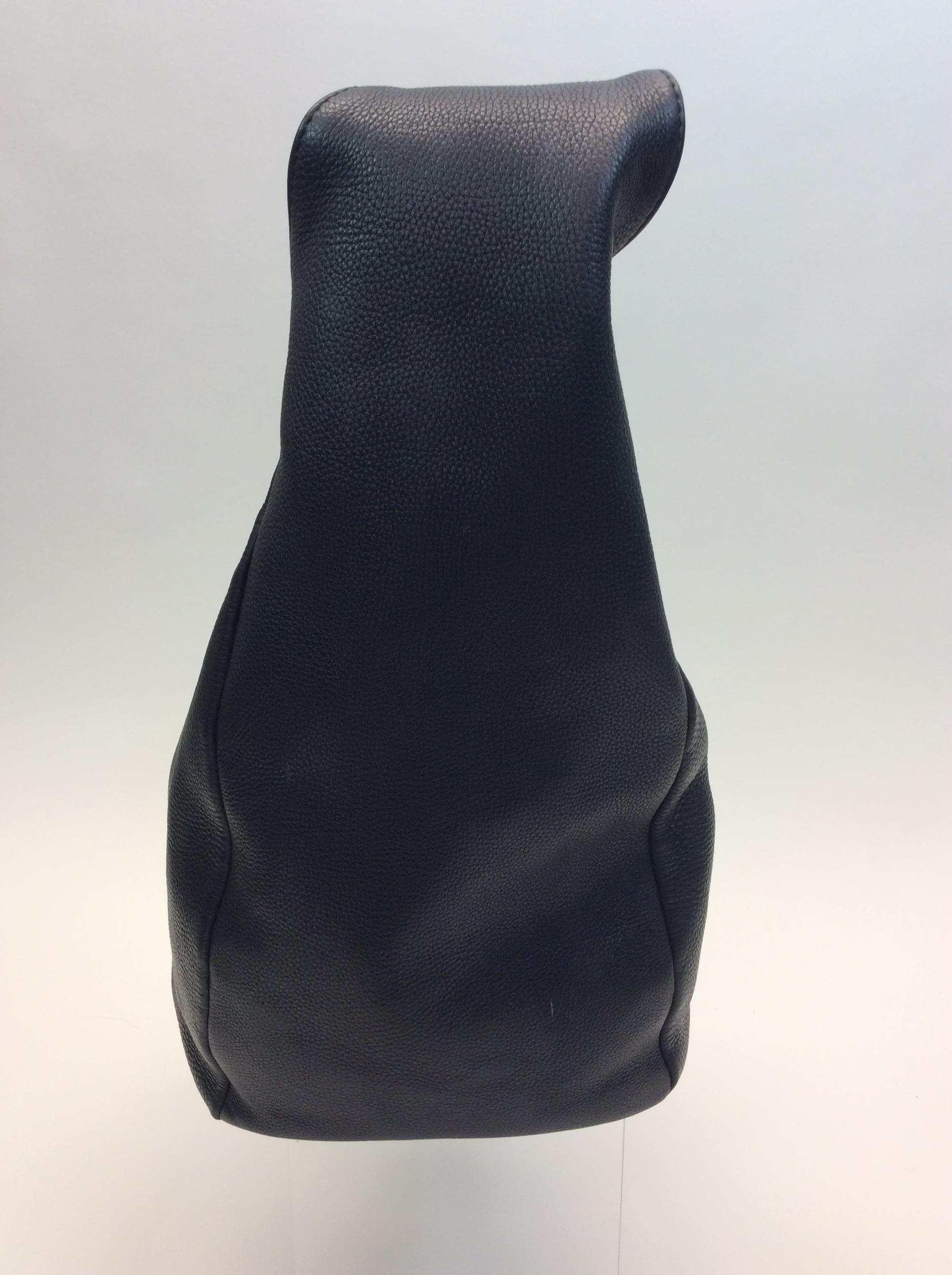 Women's Gucci Black Leather Shoulder Bag with Horsebit Detail For Sale