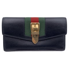 Gucci Sylvie Continental Brieftasche aus schwarzem Leder mit Web- Signatur