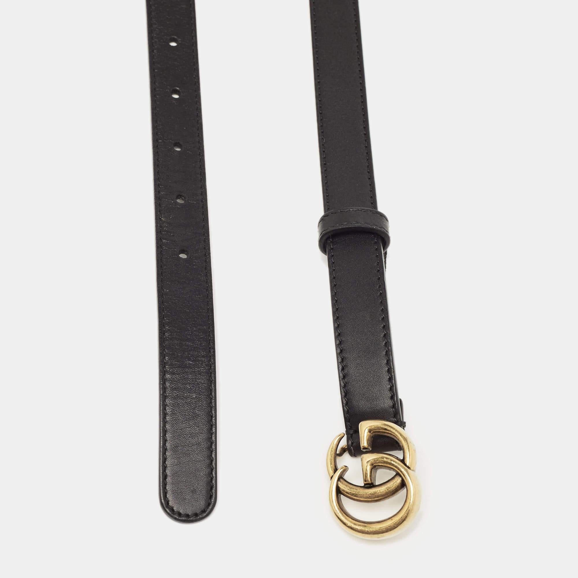 Gucci Black Leather Slim Double G Buckle Belt 70CM In Excellent Condition In Dubai, Al Qouz 2