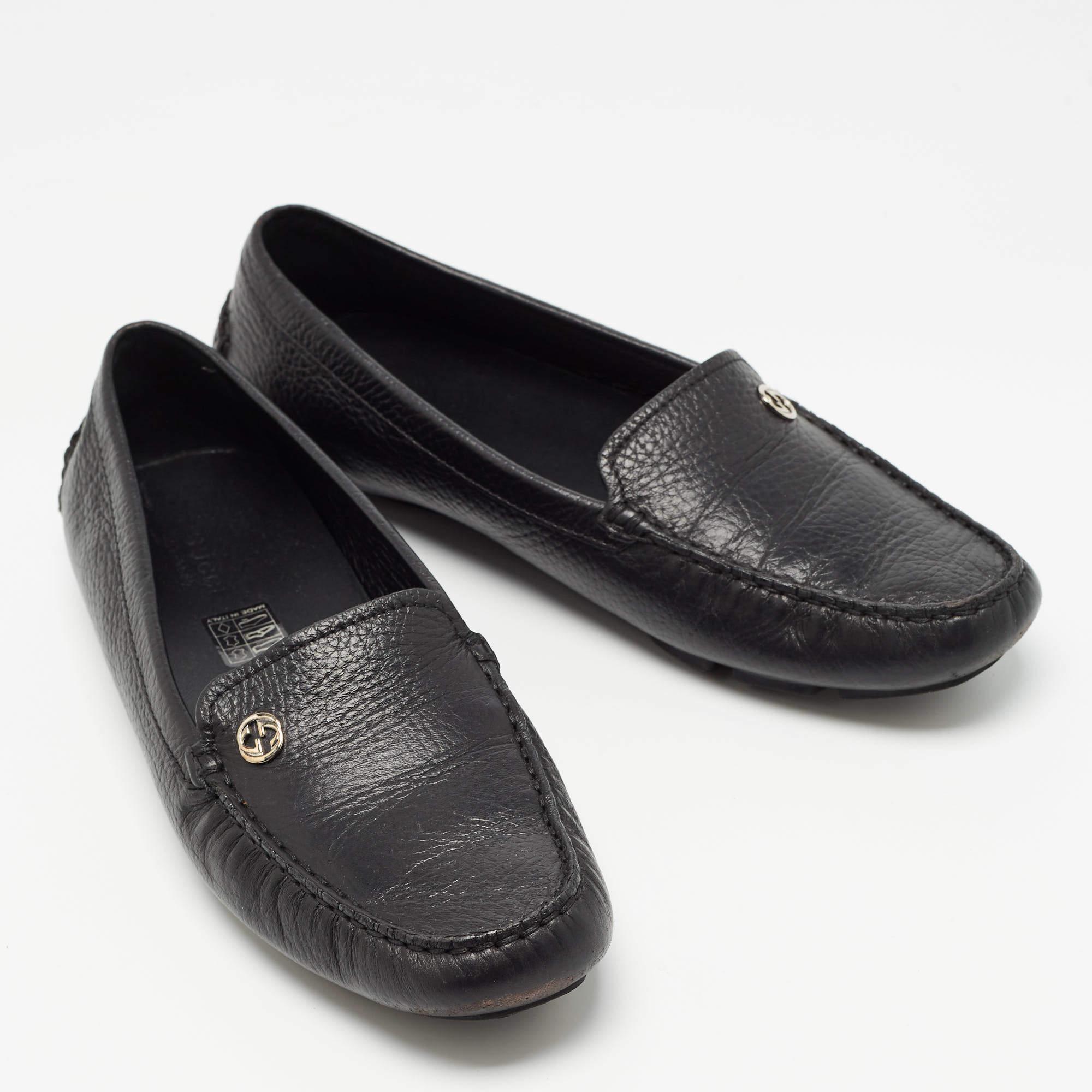 Gucci Black Leather Slip On Loafers Size 39 In Good Condition For Sale In Dubai, Al Qouz 2