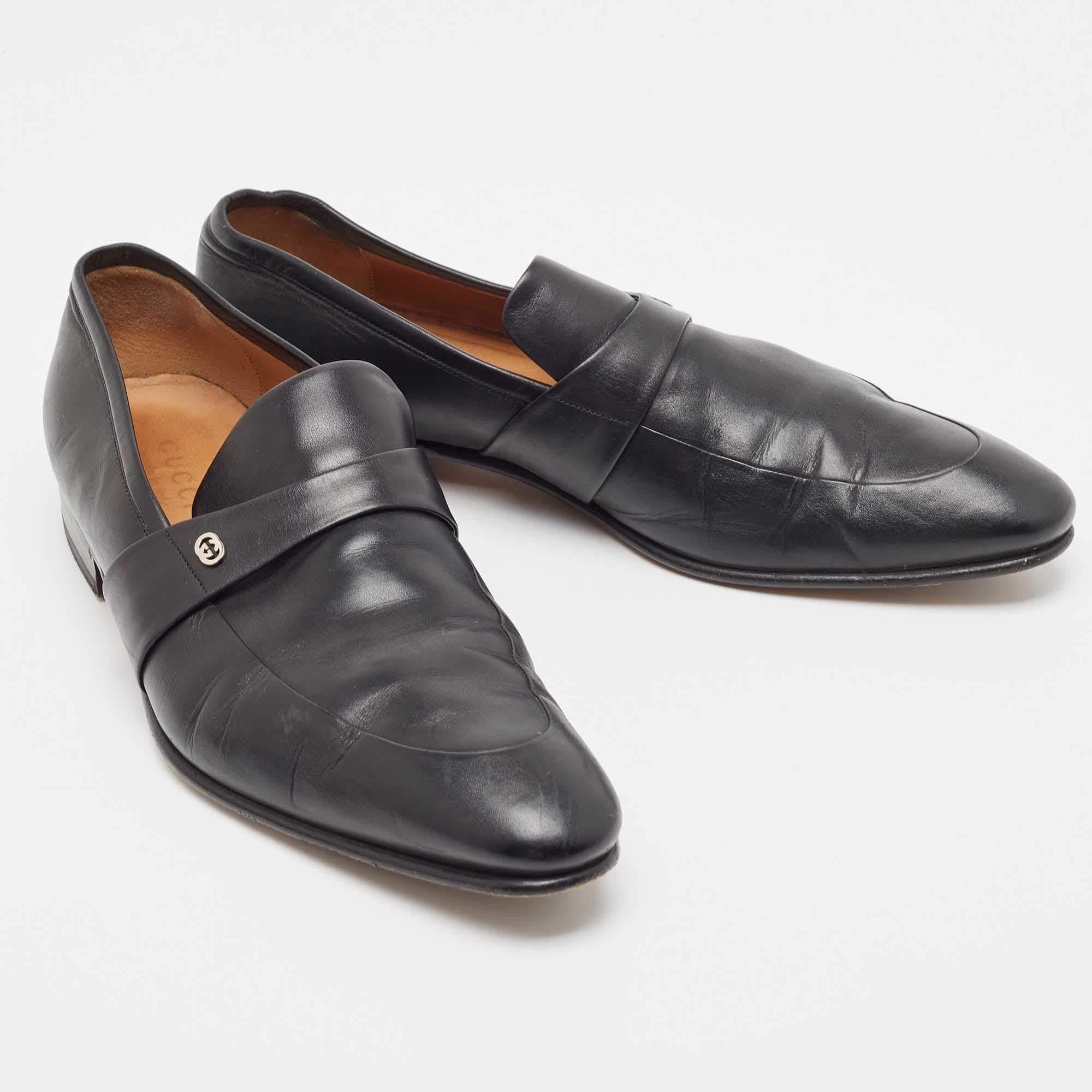 Gucci Black Leather Slip On Loafers Size 44 In Good Condition For Sale In Dubai, Al Qouz 2