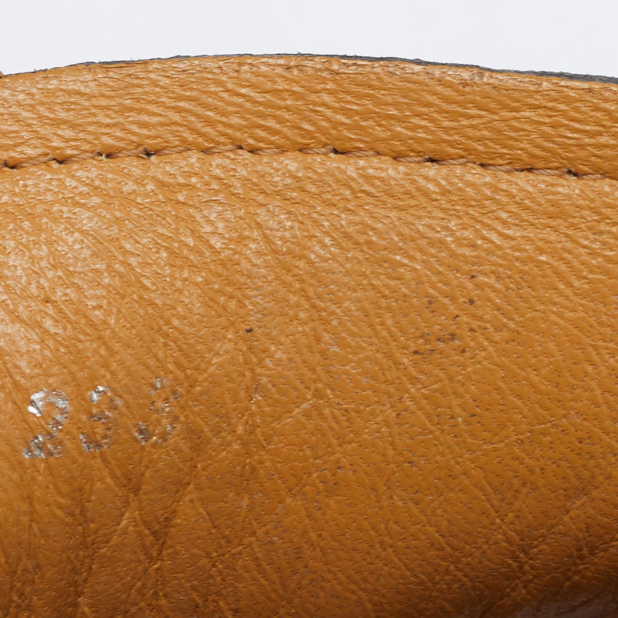 Mocassins en cuir noir de Gucci Taille 44 en vente 3