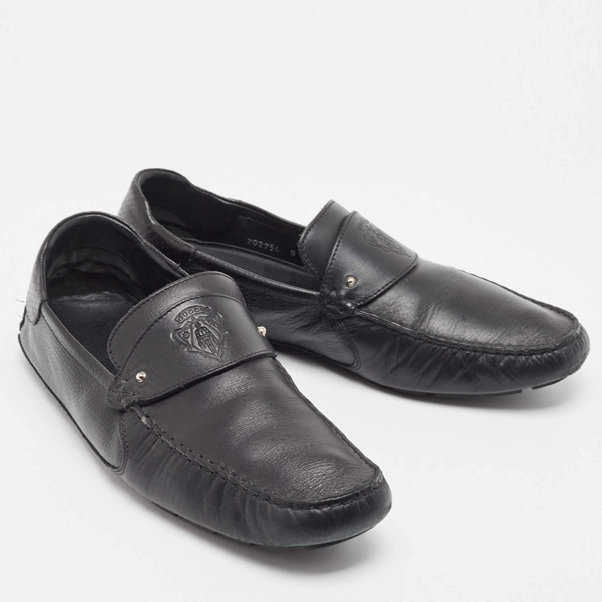 Gucci Black Leather Slip On Loafers Size 44.5 In Fair Condition For Sale In Dubai, Al Qouz 2