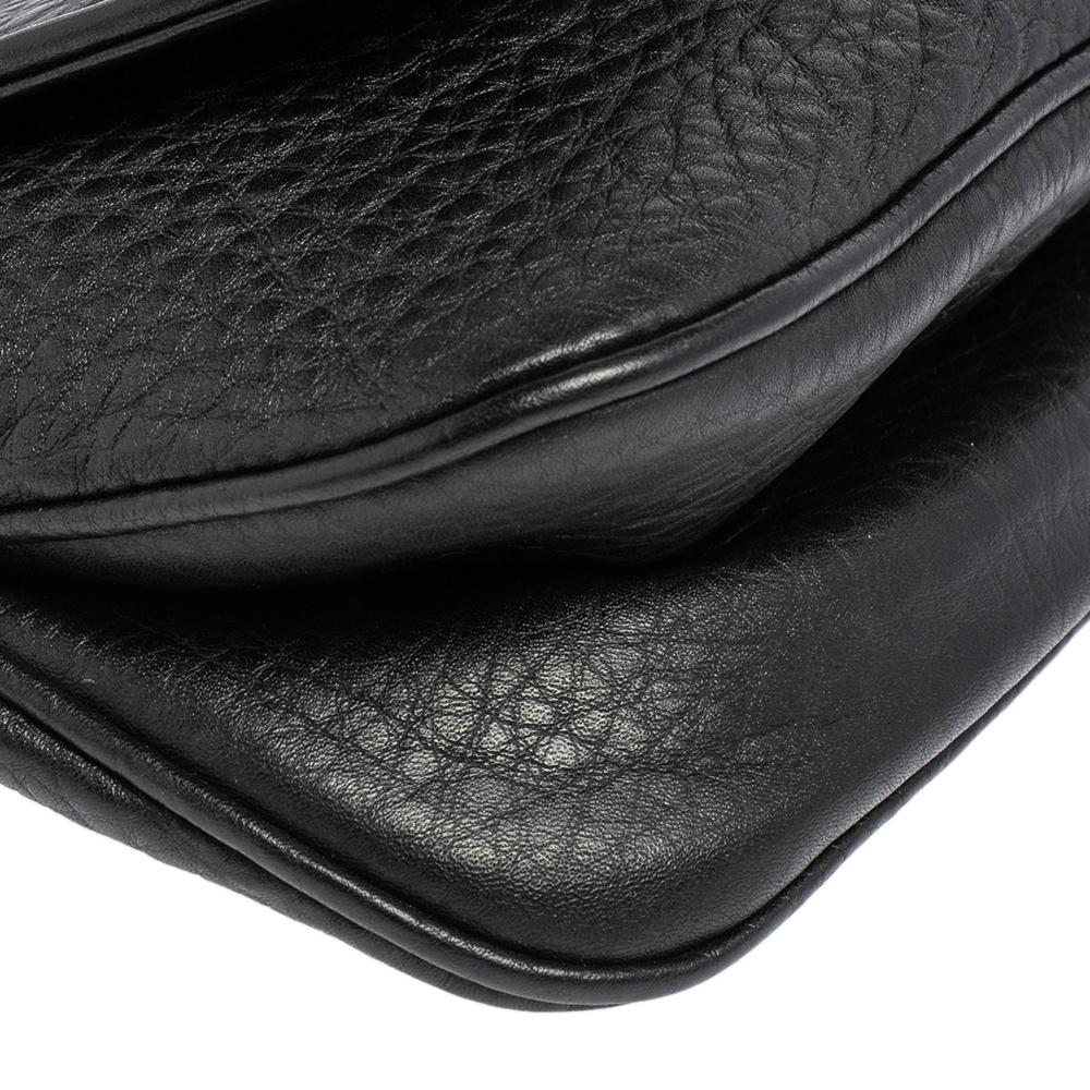 Gucci Kleine 1973 Crossbody-Tasche aus schwarzem Leder mit Kette 5