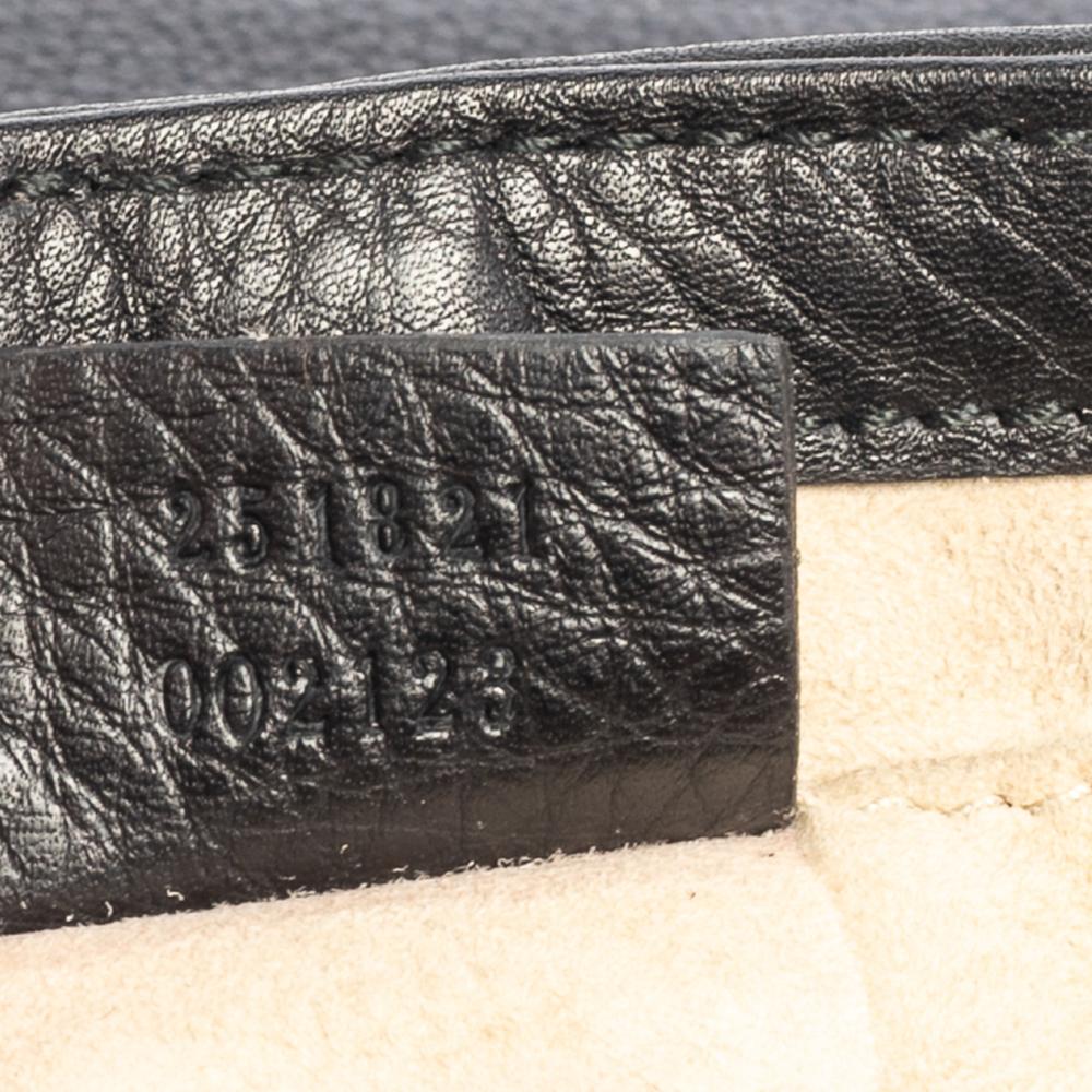 Gucci Kleine 1973 Crossbody-Tasche aus schwarzem Leder mit Kette 6