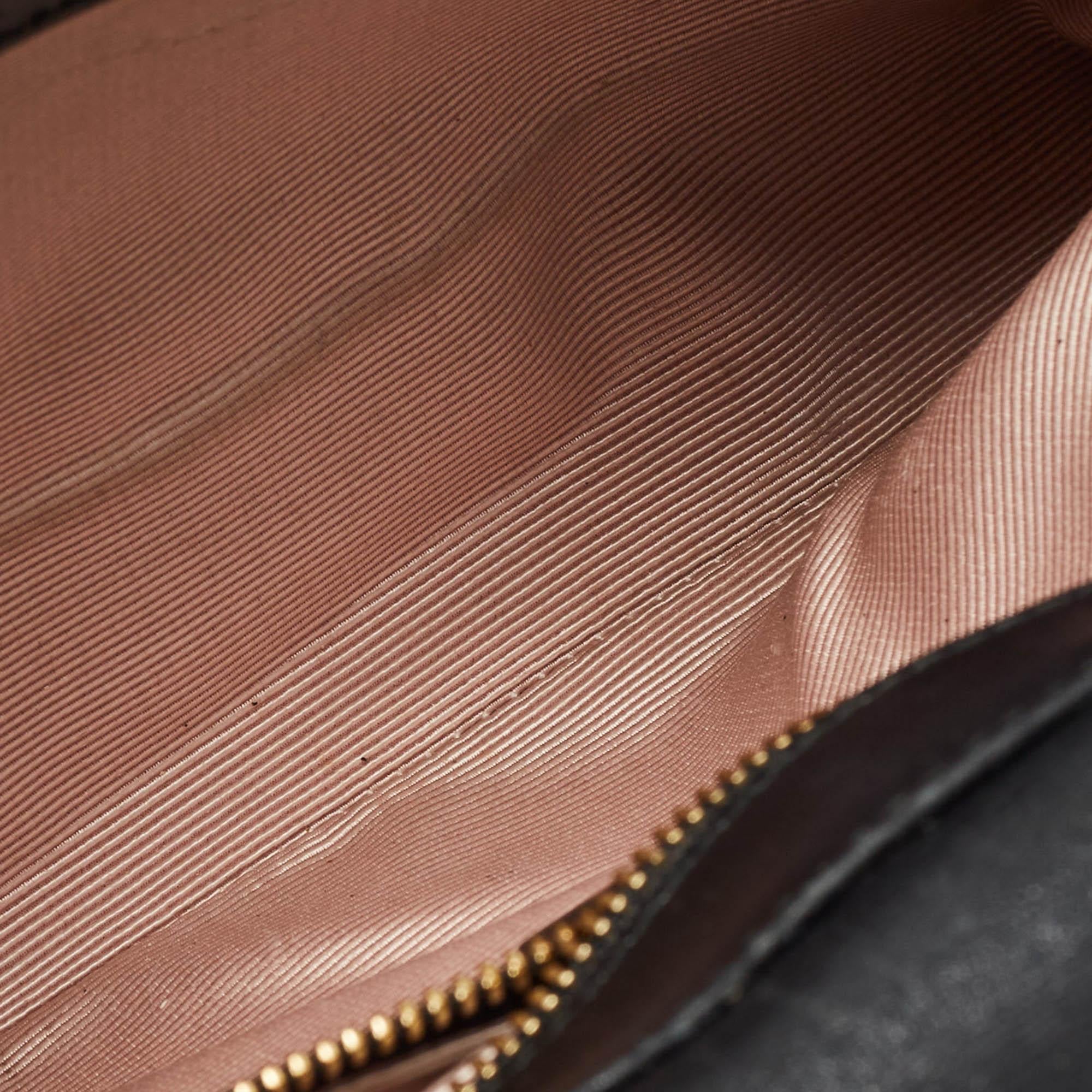 Gucci - Petit sac à bandoulière Arli en cuir noir en vente 13
