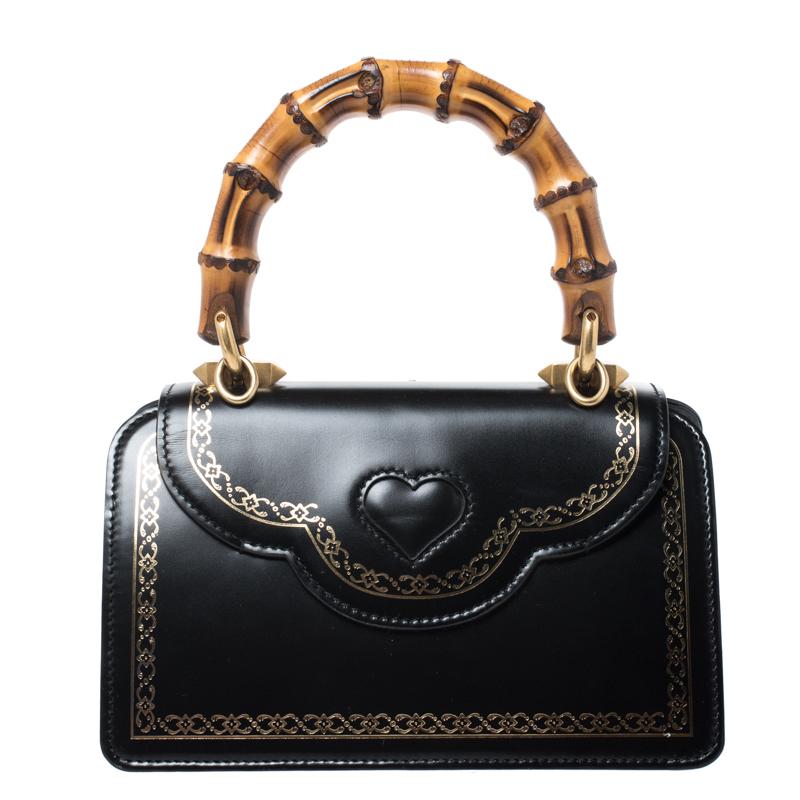This Thiara bag from Gucci is a sight to behold! It is excellently crafted from leather and designed to make every handbag lover swoon. The bag flaunts an embellished roaring feline head on the front flap. A well-sized fabric interior, a chain-link