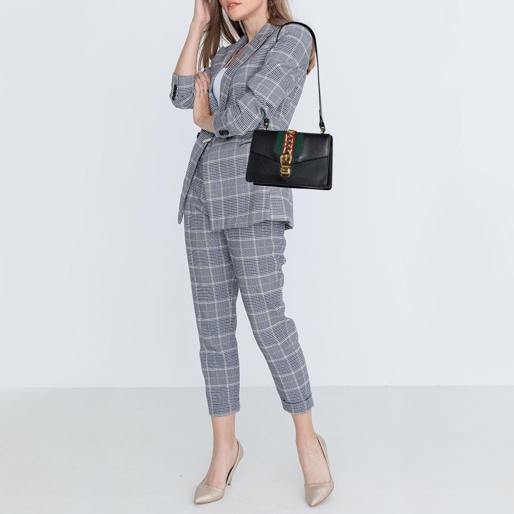 Gucci Black Leather Small Web Chain Sylvie Shoulder Bag In Good Condition In Dubai, Al Qouz 2