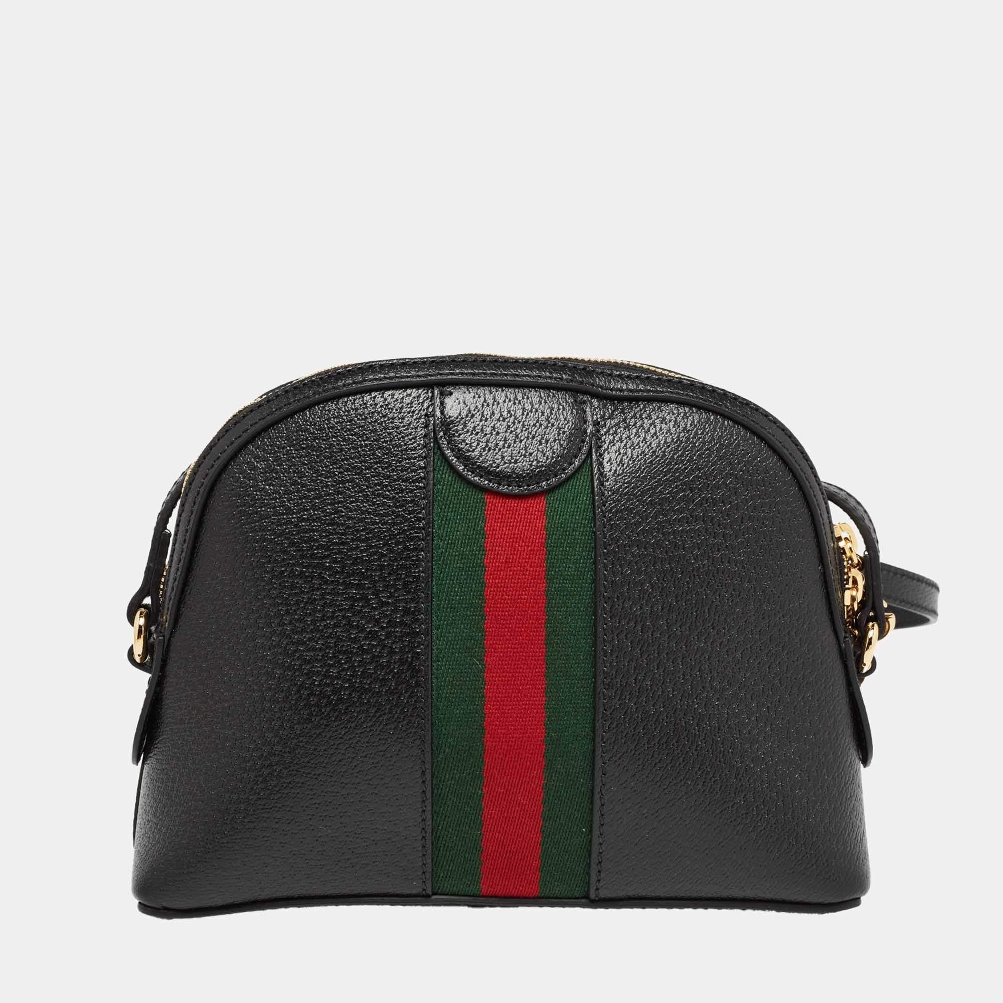 Every creation from Gucci is noteworthy for its timeless charm and versatile design. Created from leather, this Gucci Ophidia bag is imbued with heritage details. The Web stripe detailing and the interlocked 'GG' motif on the front give it a luxe