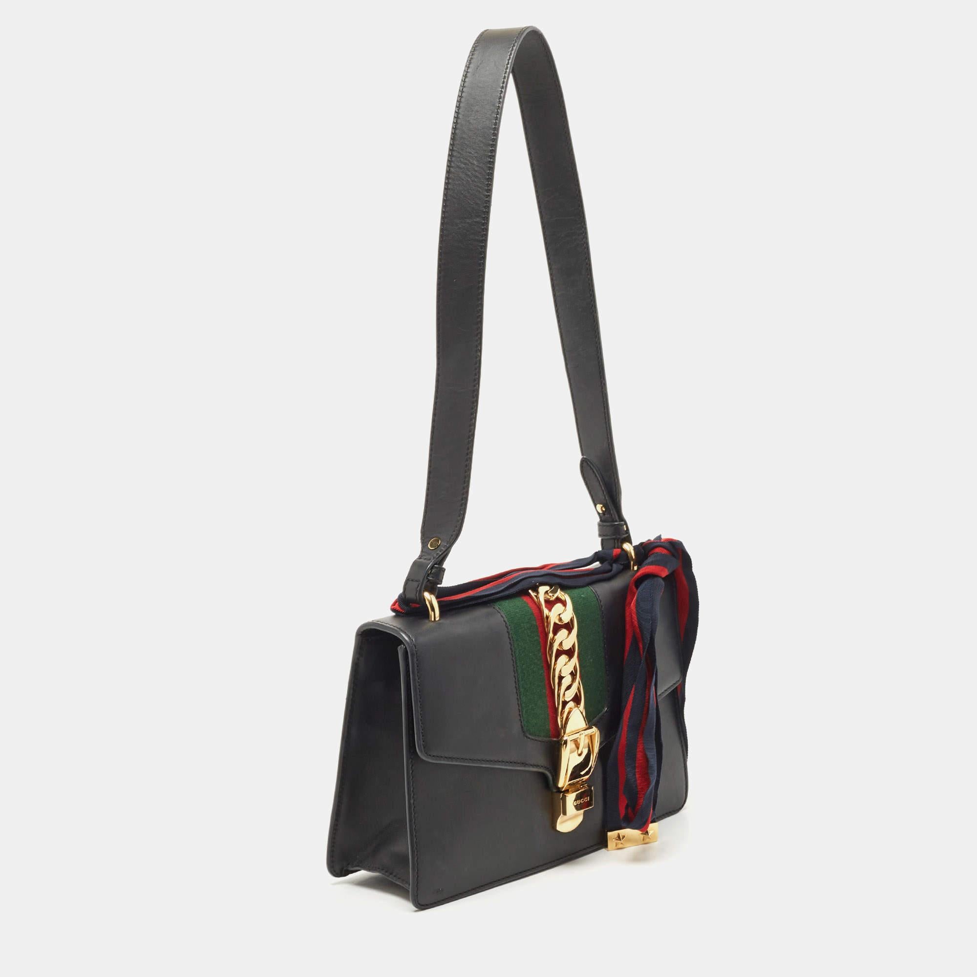 Gucci Sylvie Umhängetasche aus schwarzem Leder mit Web (Schwarz) im Angebot