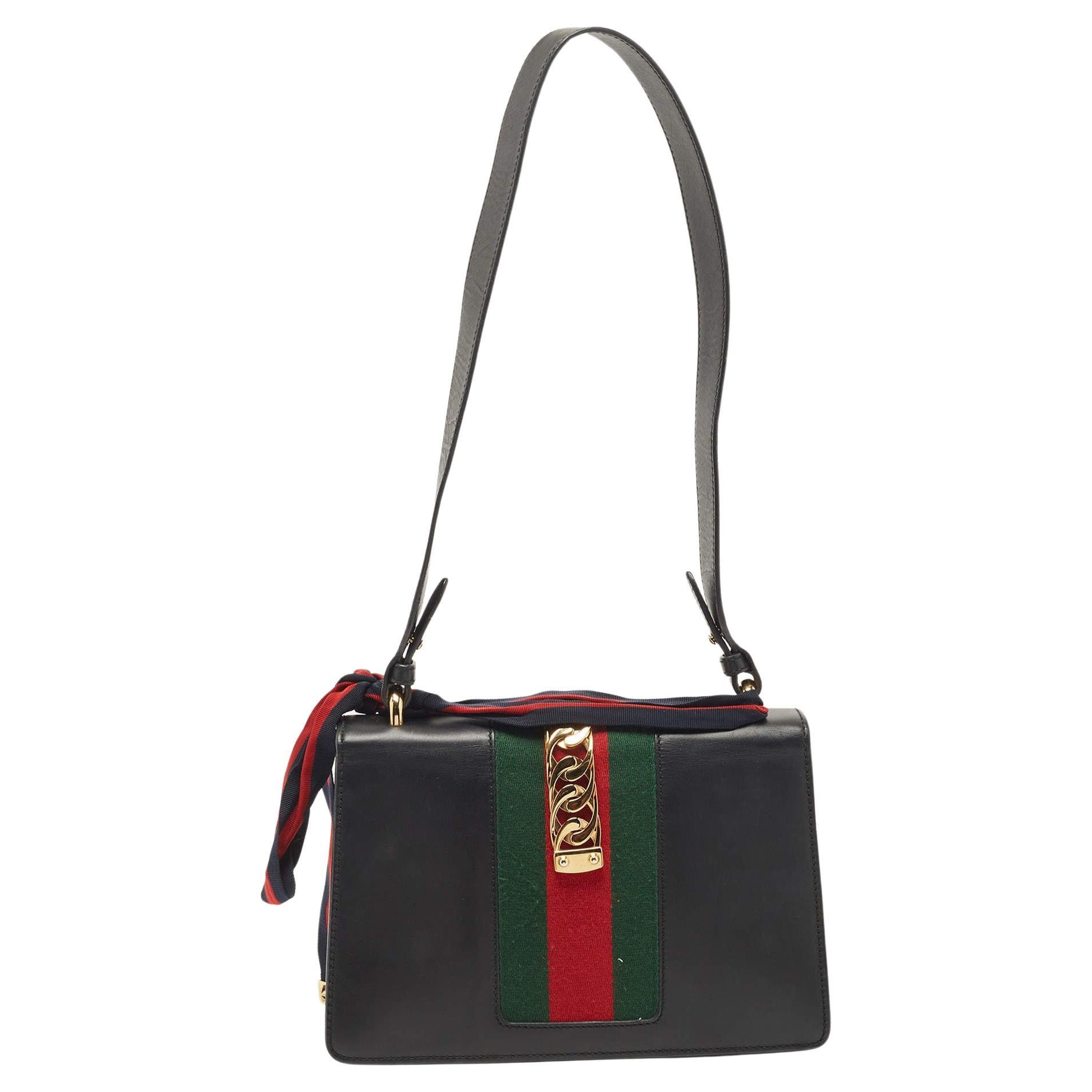 Gucci Sylvie Umhängetasche aus schwarzem Leder mit Web im Angebot