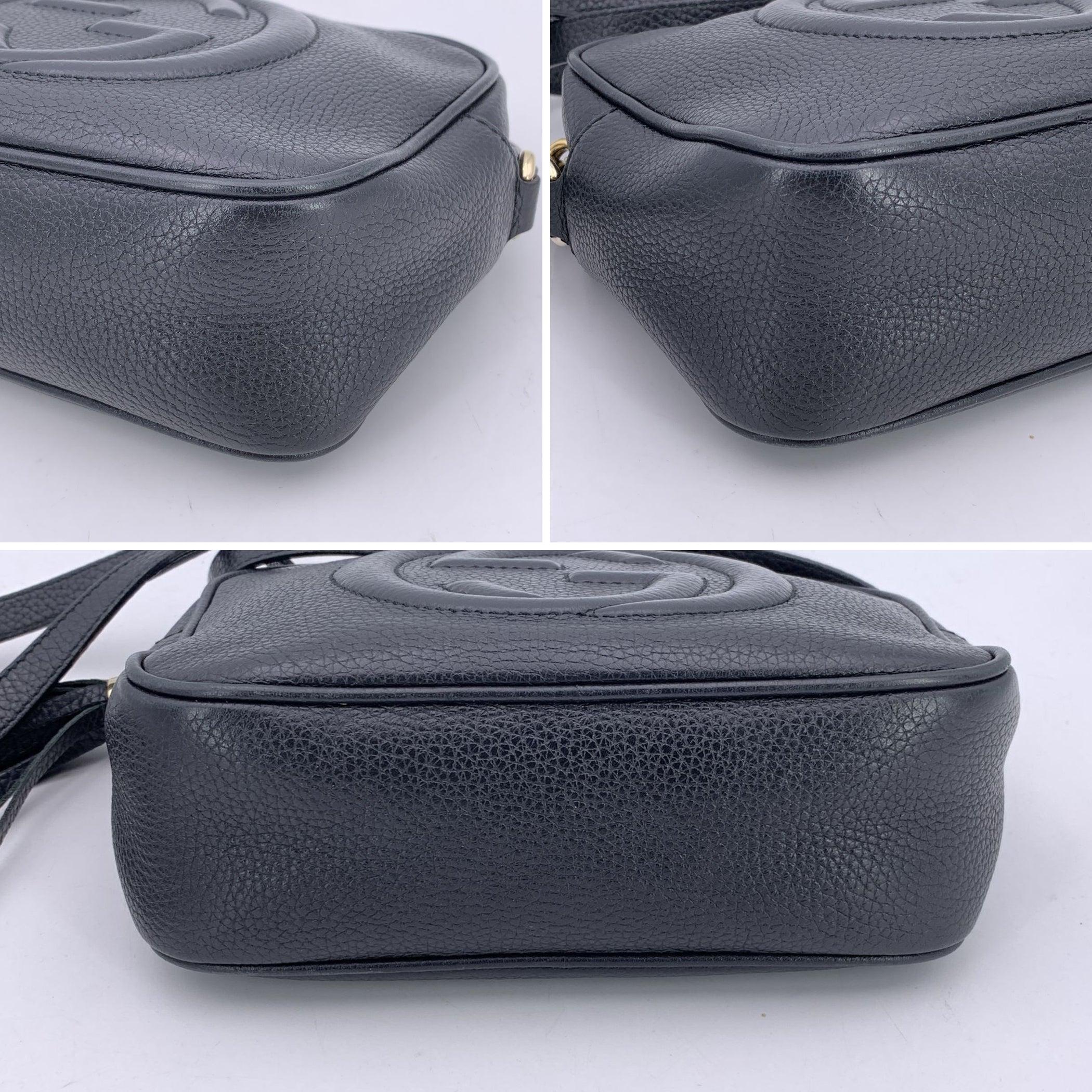 Gucci - Petit sac à bandoulière en cuir noir avec logo GG SOHO Bon état - En vente à Rome, Rome