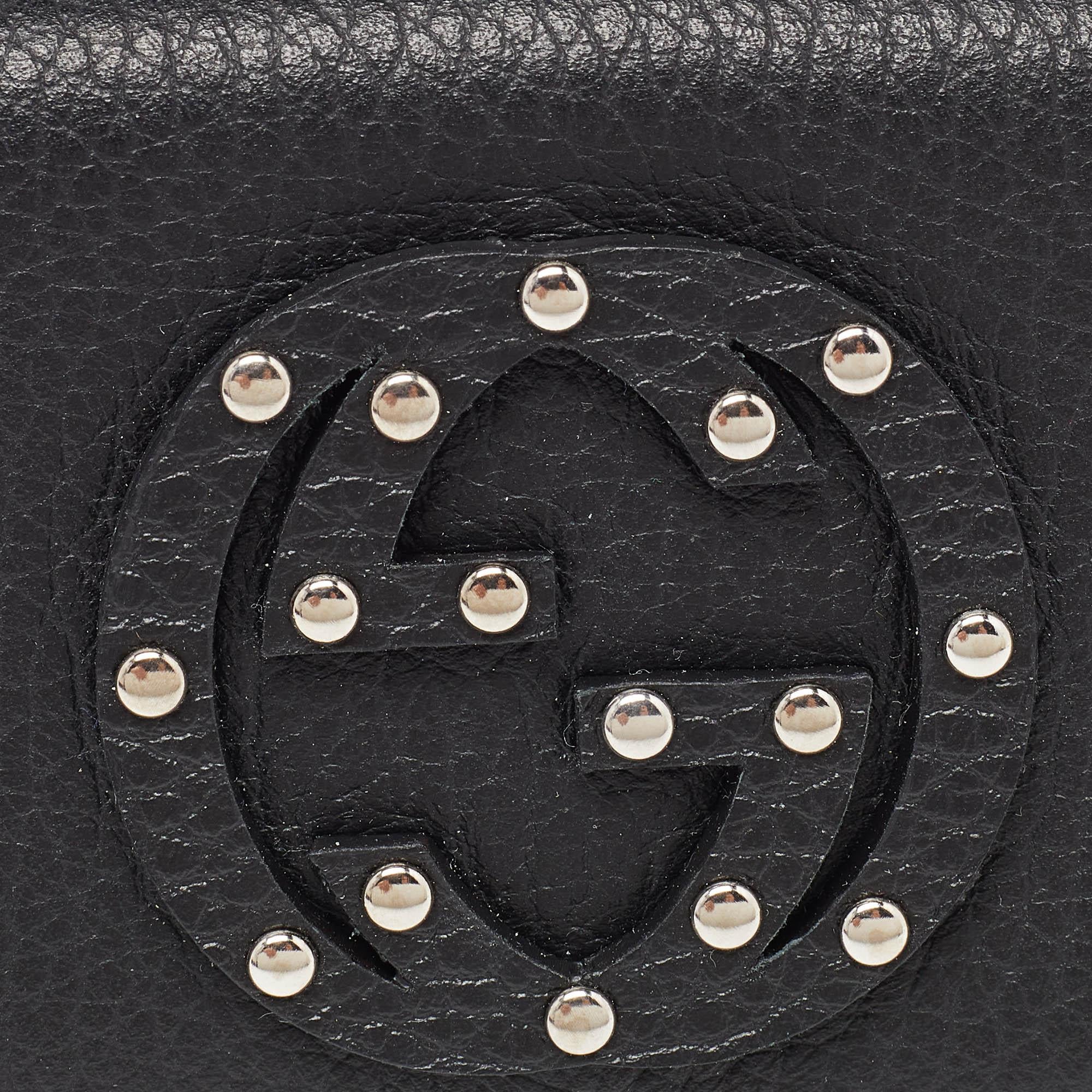 Gucci Black Leather Soho Studded Continental Wallet In Excellent Condition For Sale In Dubai, Al Qouz 2