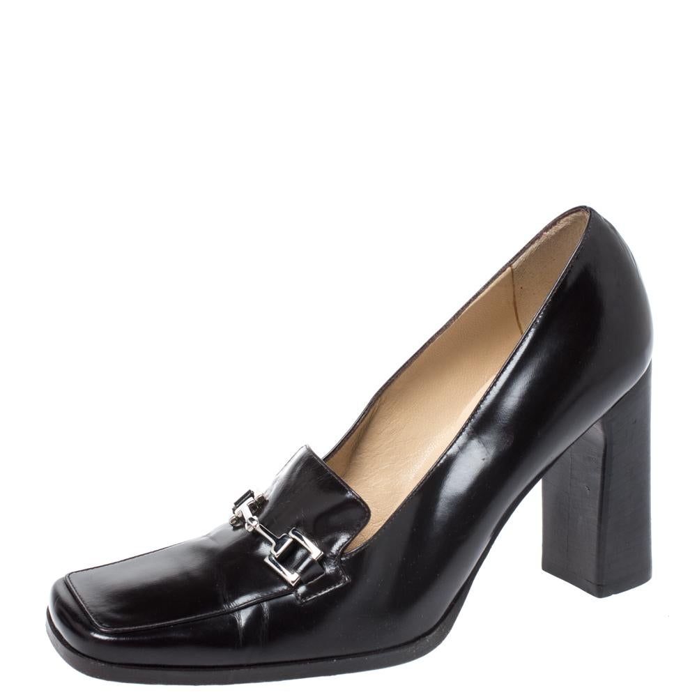 Give your office looks an elegant update with these Gucci pumps. They are crafted from black leather and feature silver-tone horsebit accents on the vamps along with square toes. The insoles are leather lined and the pair is complete with 9cm block